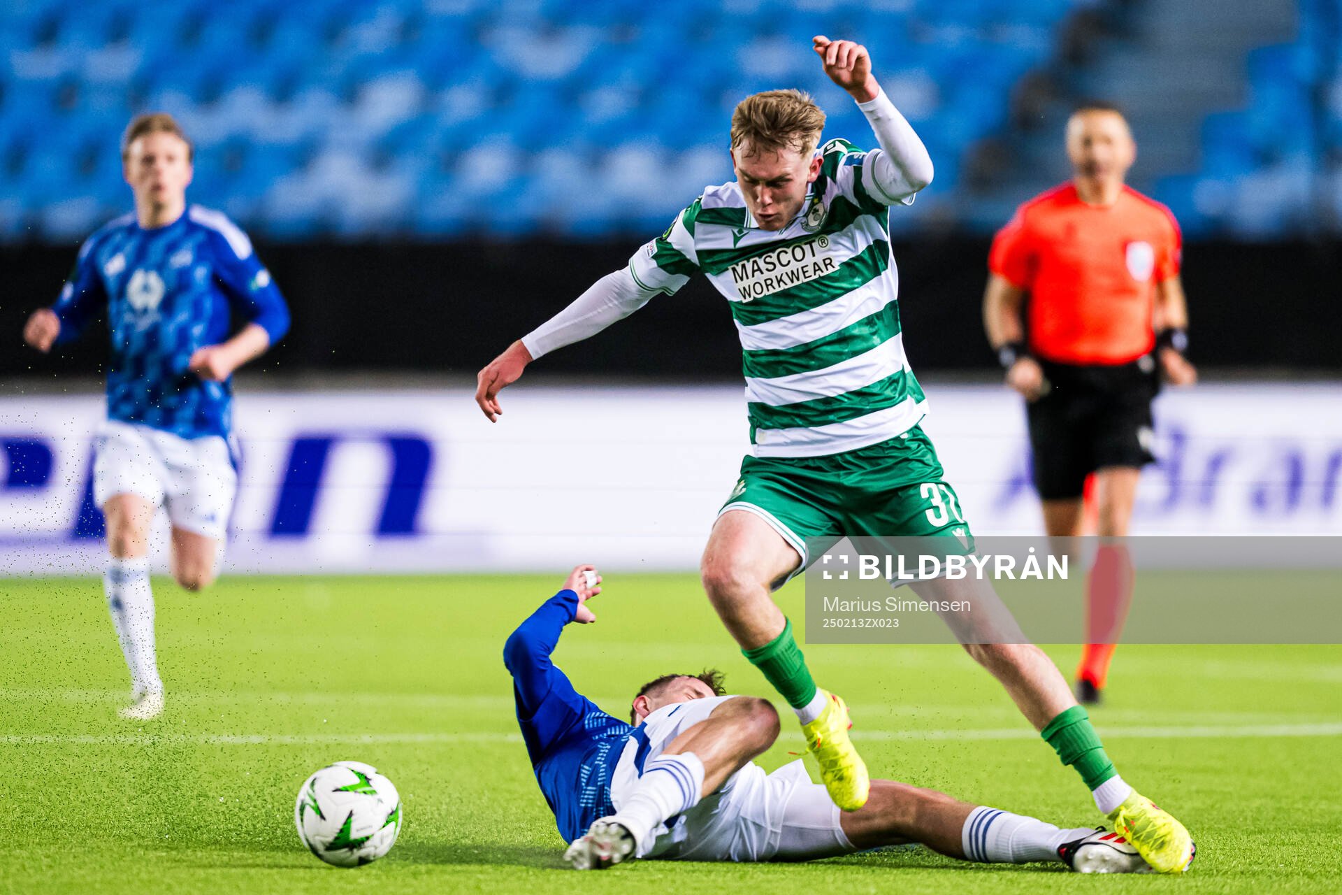Valdemar Lund of Molde and Michael Noonan of Shamrock Rovers