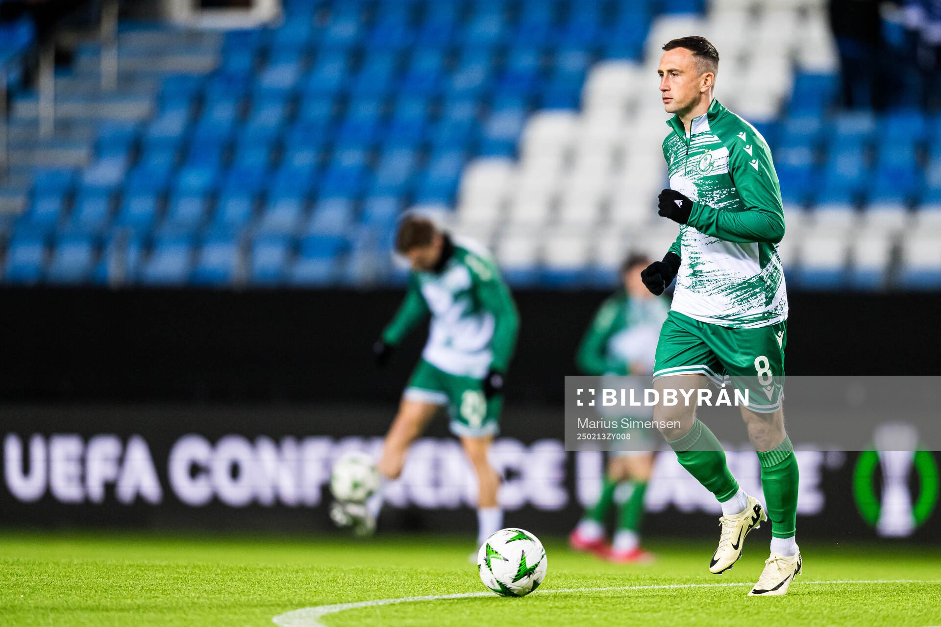 Aaron McEneff of Shamrock Rovers warms up ahead of the UEFA Europa Conference League play-off match between Molde and Shamrock Rovers on February 13, 2025 in Molde. 