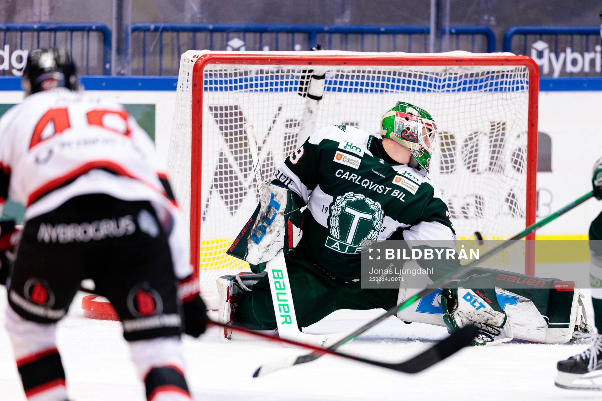 Nybros Kalle Holm gör mål 0-3 bakom Tingsryds målvakt