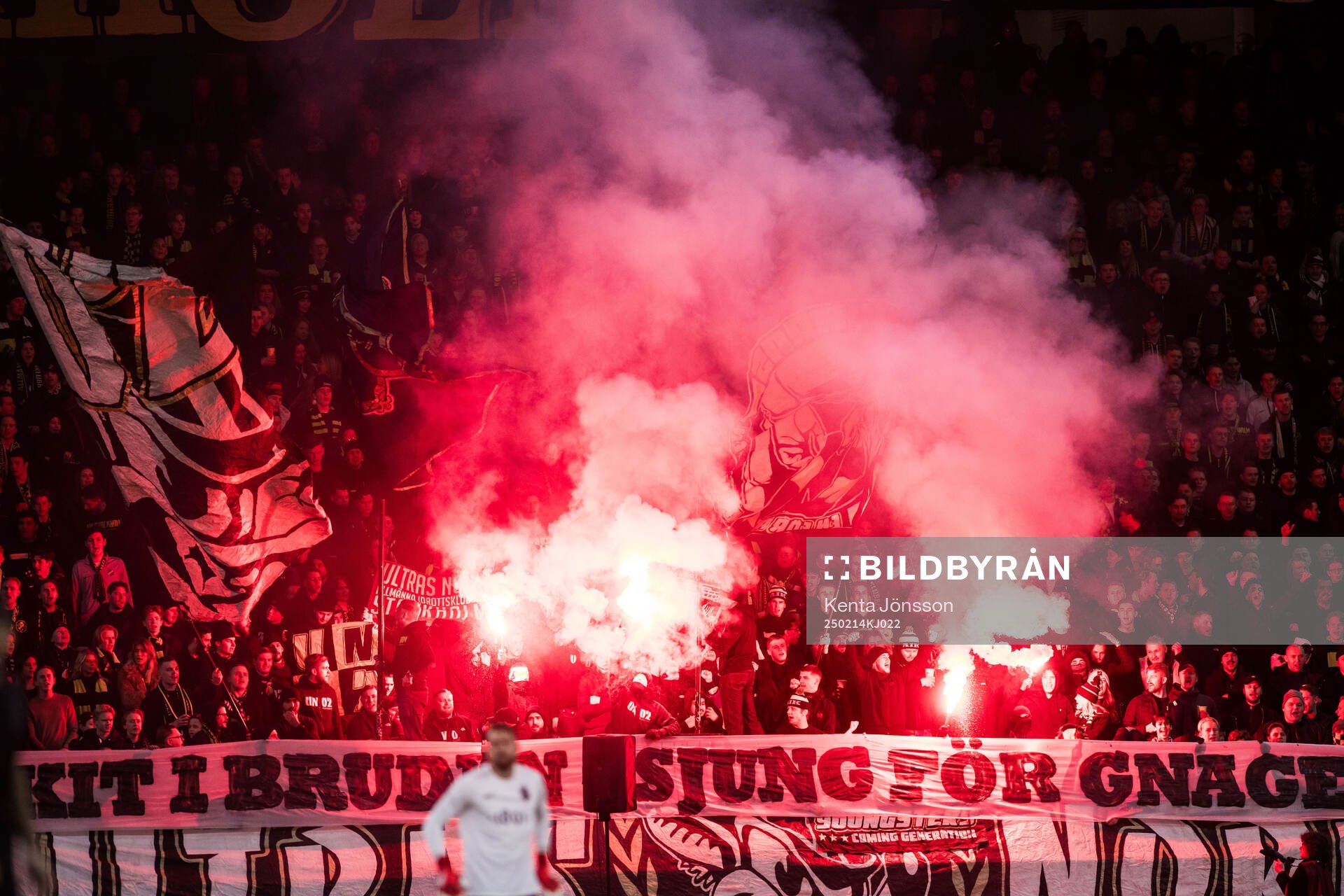 AIKs supportar med pyroteknik