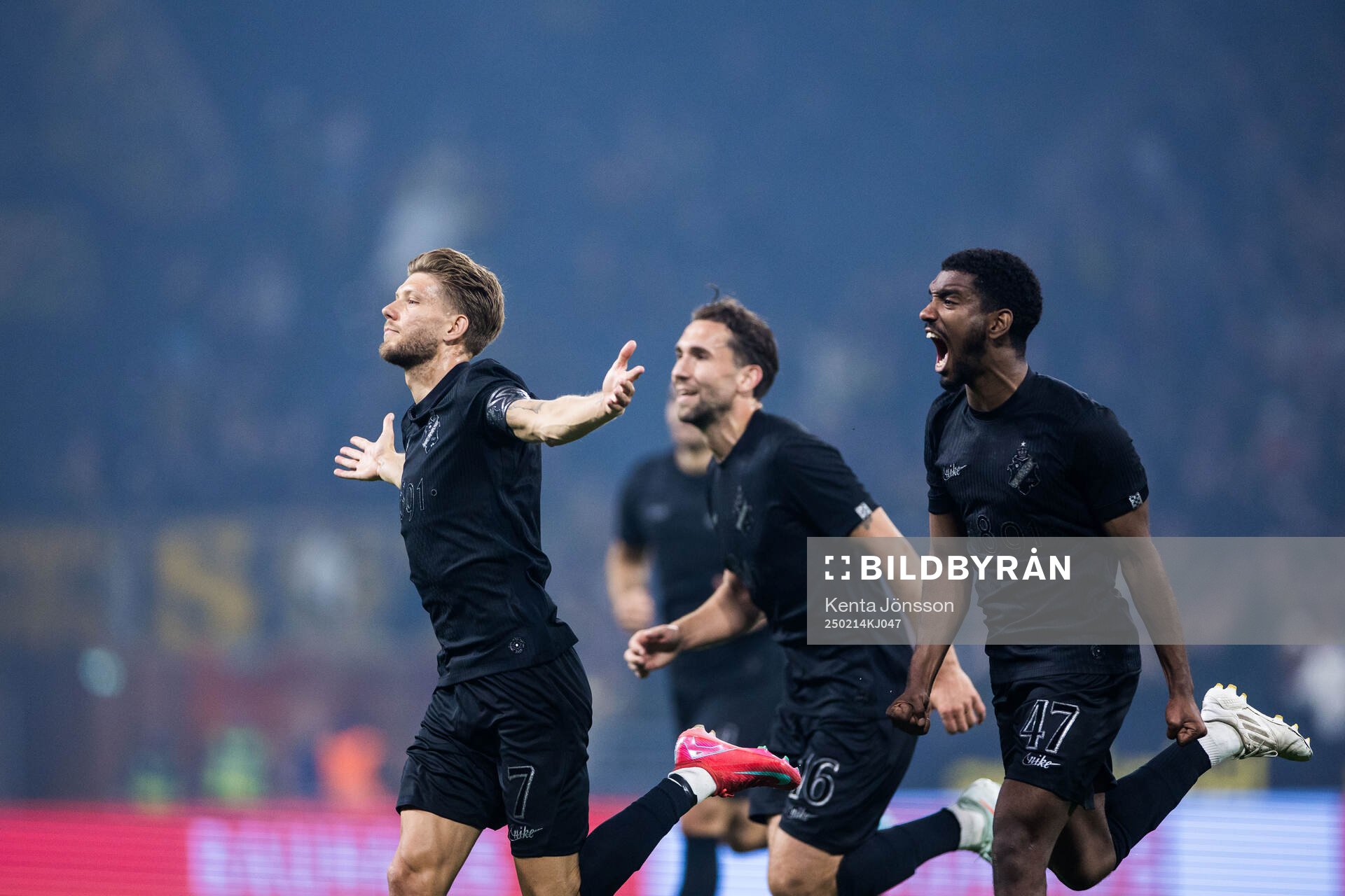 AIKs Anton Saletros jublar efter 1-0 under fotbollsmatchen i Svenska Cupen mellan AIK och Degerfors den 14 februari 2025 i Stockholm. 
