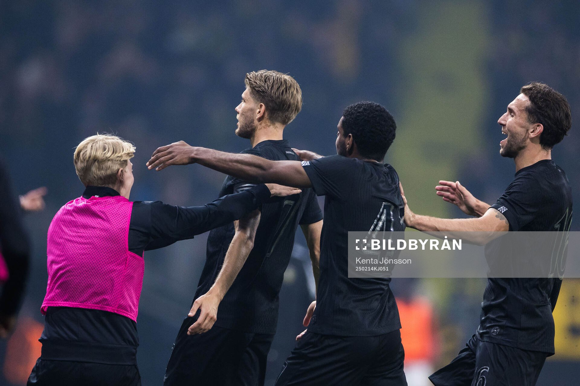 AIKs Anton Saletros jublar efter 1-0 under fotbollsmatchen i Svenska Cupen mellan AIK och Degerfors den 14 februari 2025 i Stockholm. 