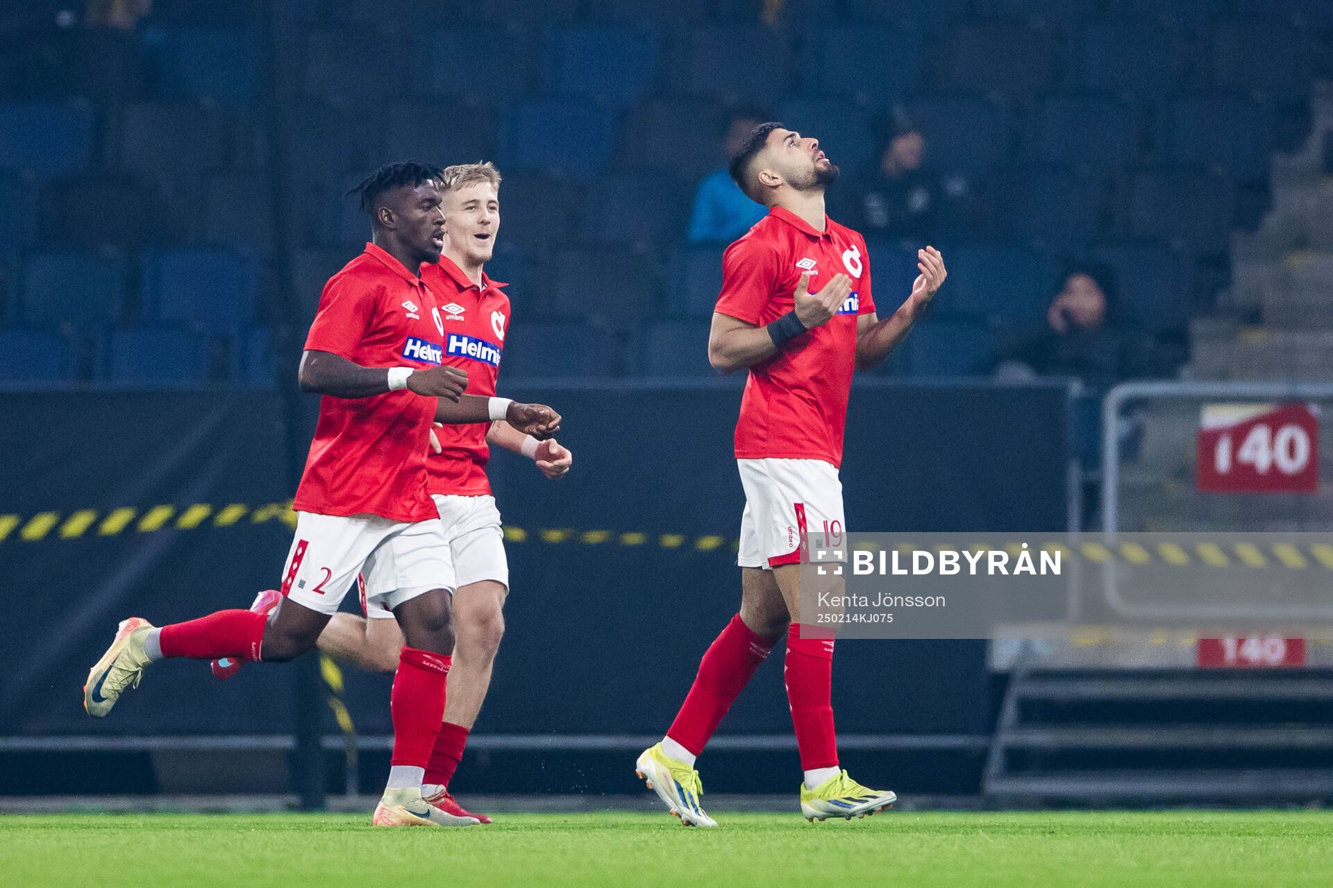 Degerfors Omar Faraj jublar med Mamadouba Diaby och Elias Pihlström efter 1-1 under fotbollsmatchen i Svenska Cupen mellan AIK och Degerfors den 14 februari 2025 i Stockholm.