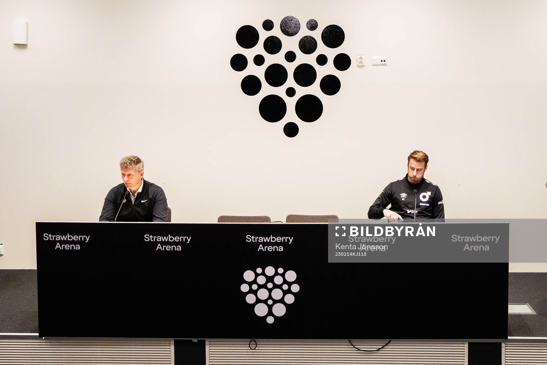 AIKs tränare Mikkjal Thomassen och Degerfors tränare