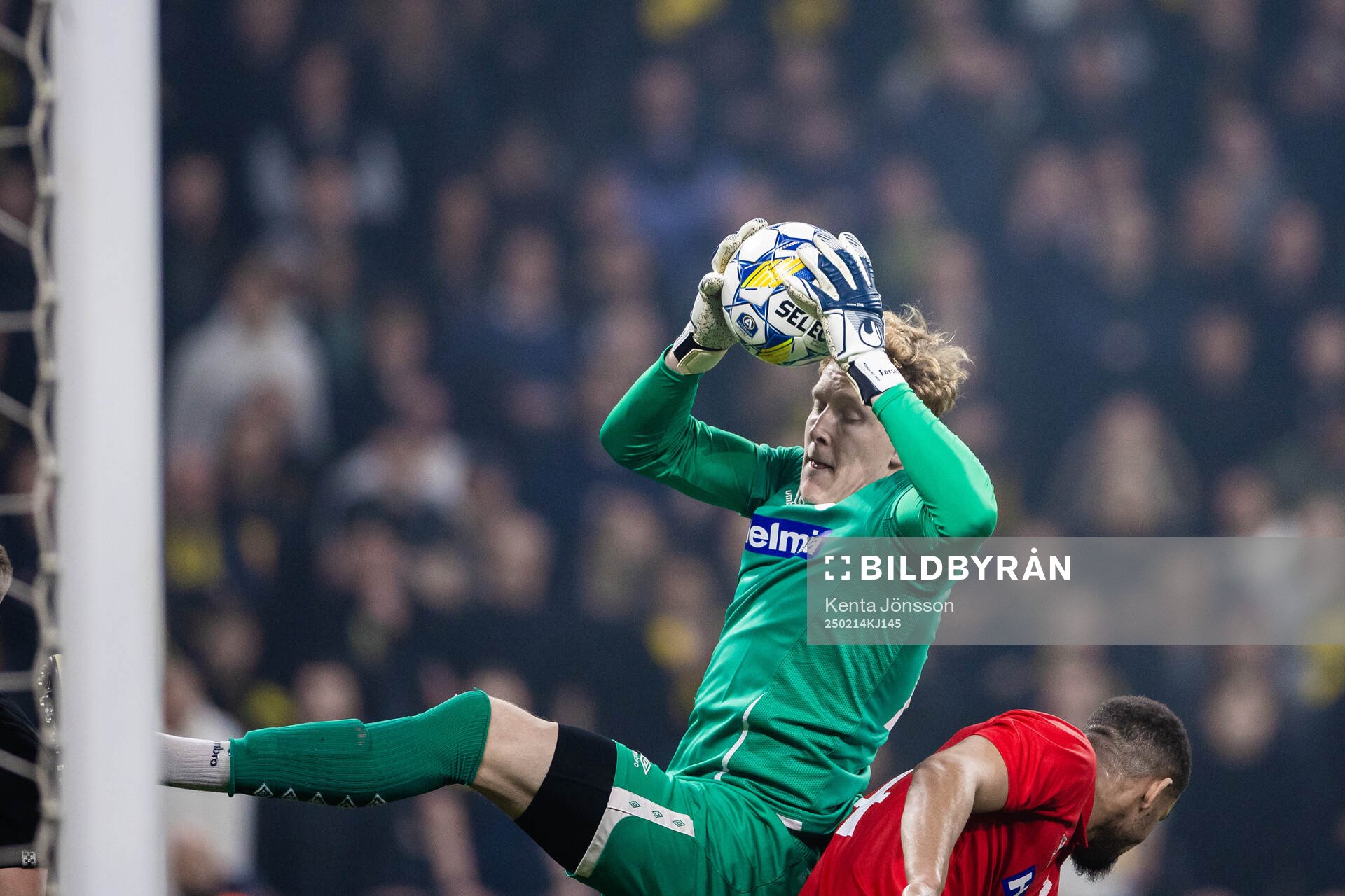 Degerfors målvakt Rasmus Forsell under fotbollsmatchen i Svenska Cupen mellan AIK och Degerfors den 14 februari 2025 i Stockholm. 