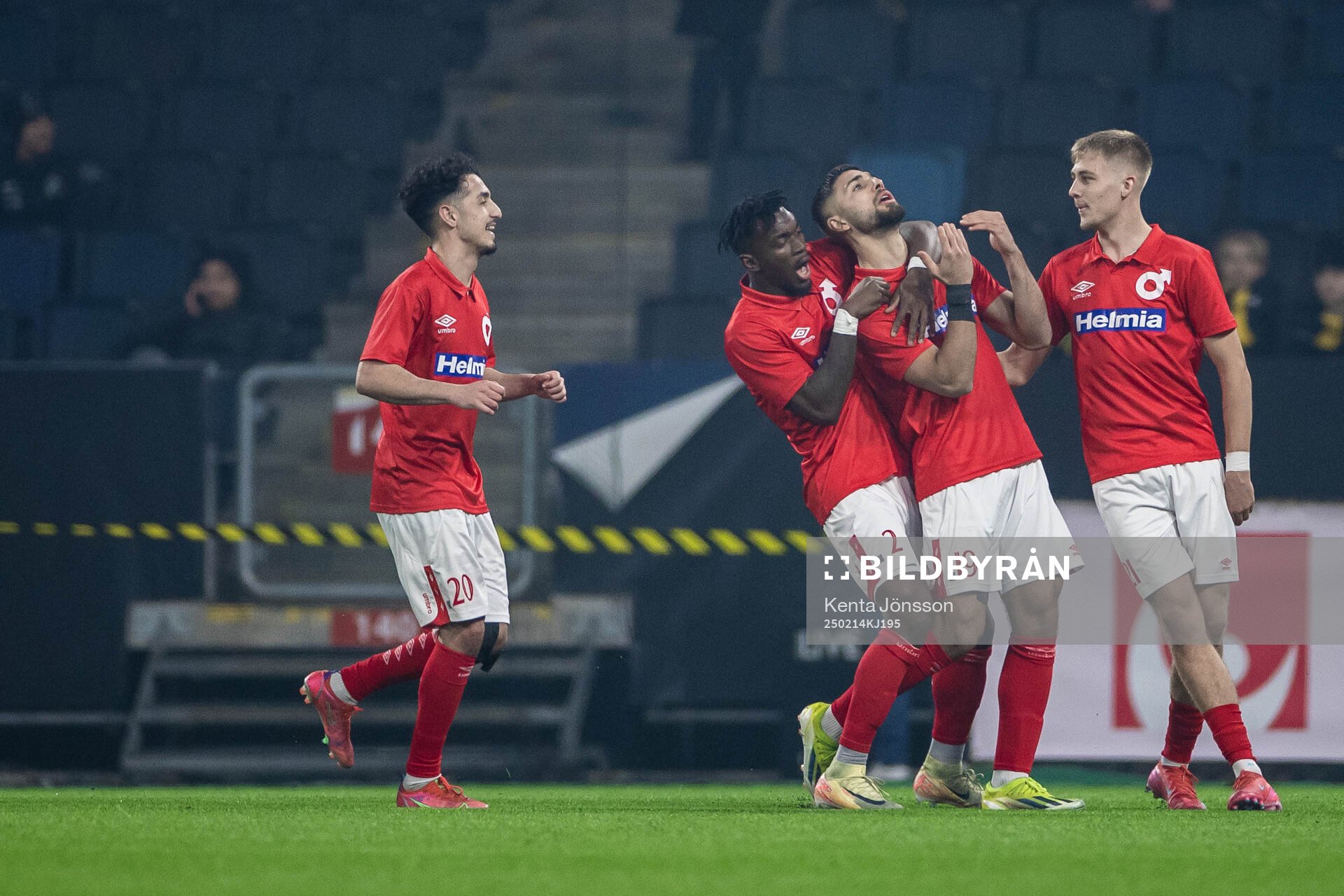 Degerfors Omar Faraj jublar med Elias Barsoum, Mamadouba