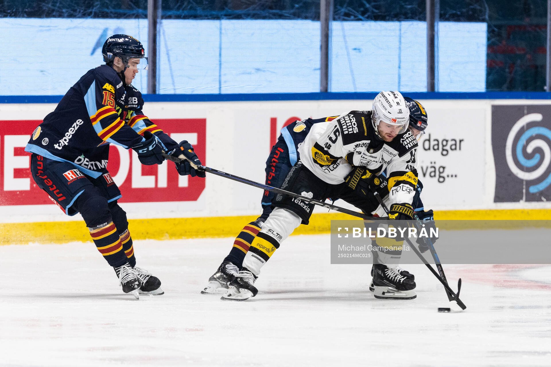 Djurgårdens Filip Eriksson och Västerås Jacob Hayhurst