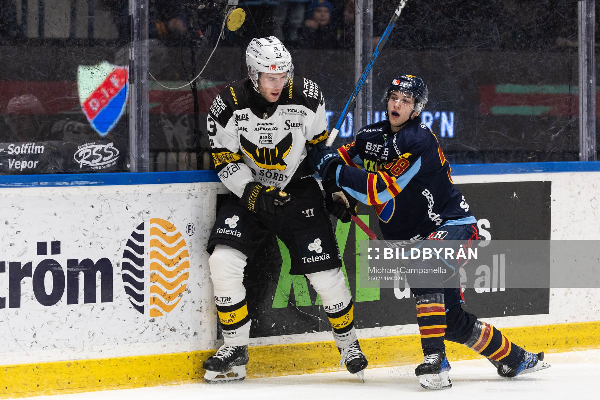 Västerås Anton Gradin och Djurgårdens Victor Eklund