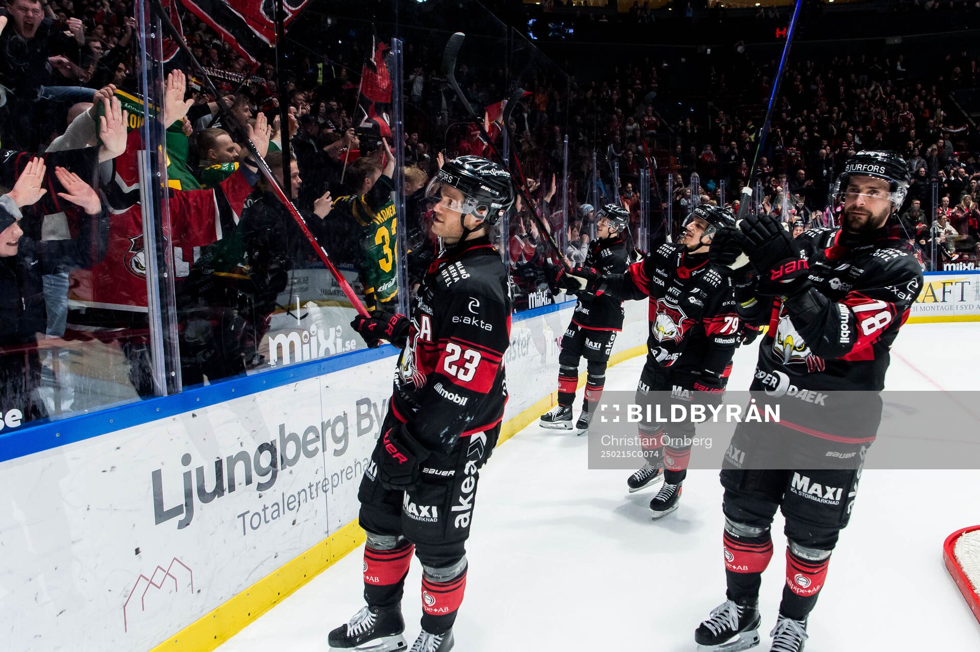 Malmö Redhawks Christoffer Forsberg och Robin Hanzl jublar