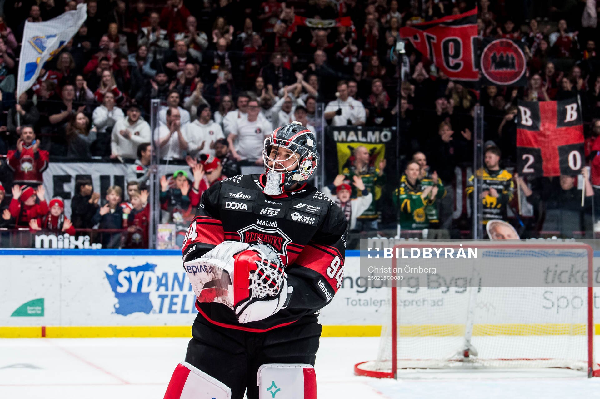 Malmö Redhawks målvakt Marek Langhamer jublar