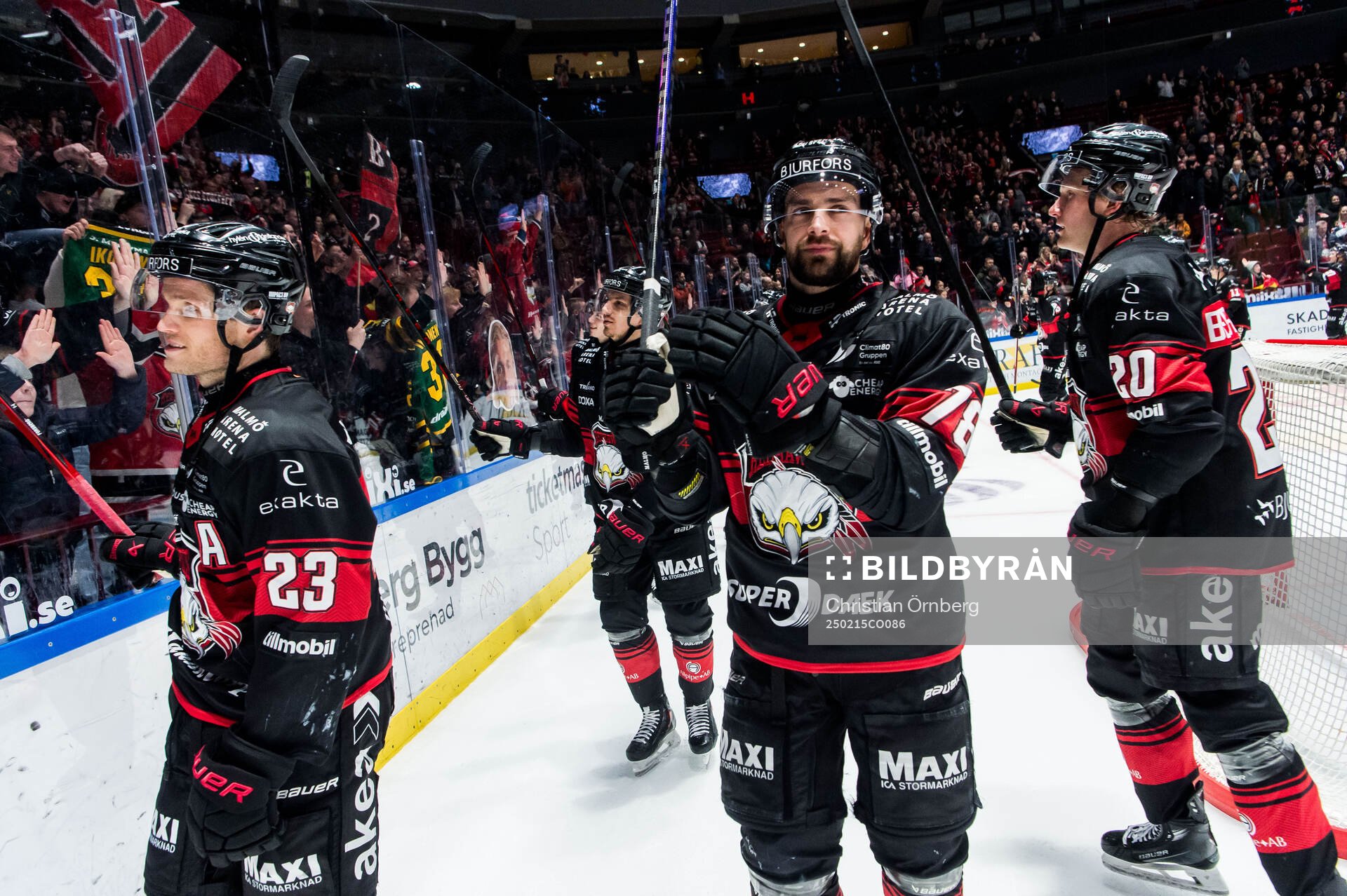Malmö Redhawks Christoffer Forsberg och Robin Hanzl jublar