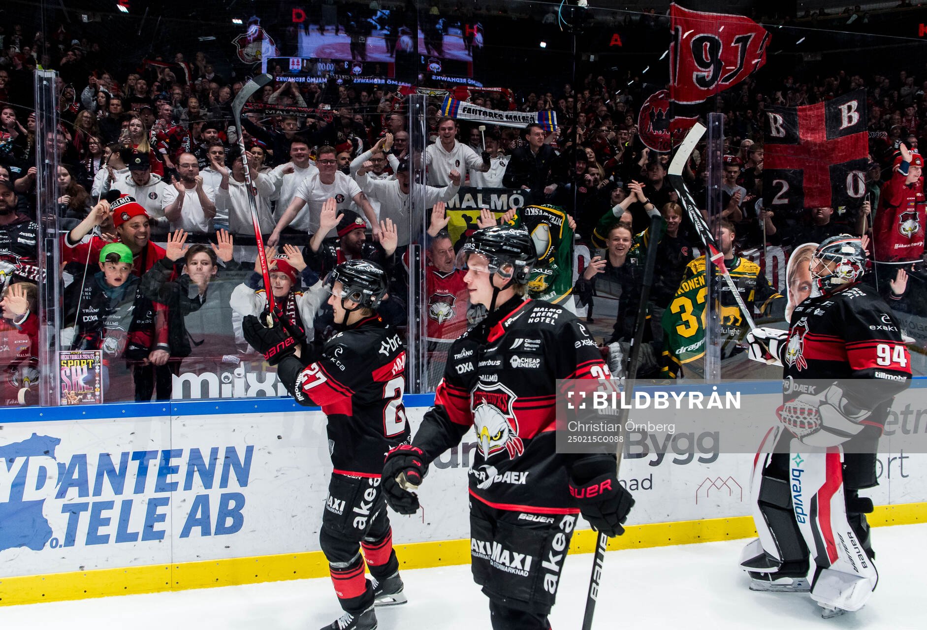 Malmö Redhawks spelare jublar