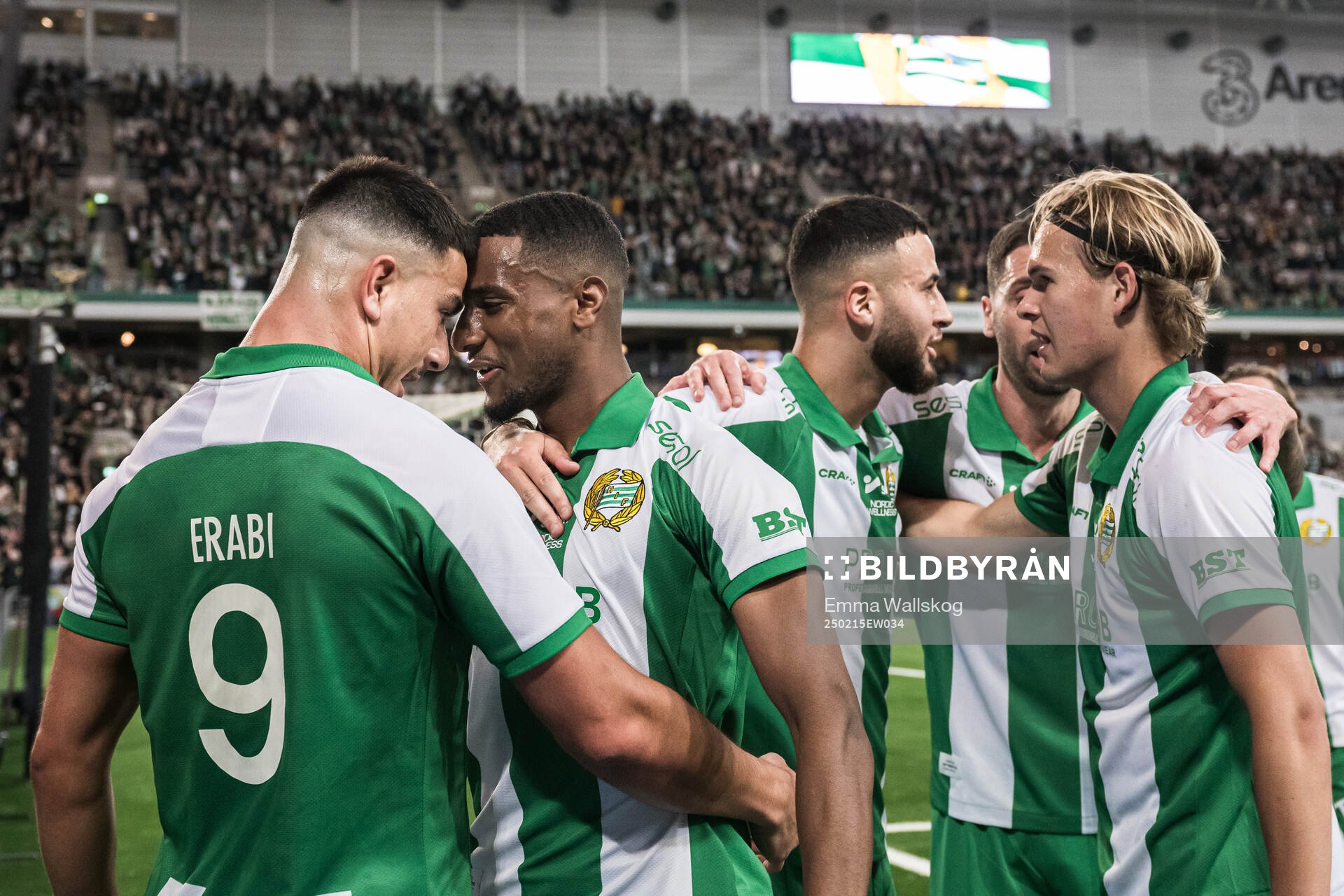 Hammarbys Jusef Erabi och Paulos Abraham jublar med