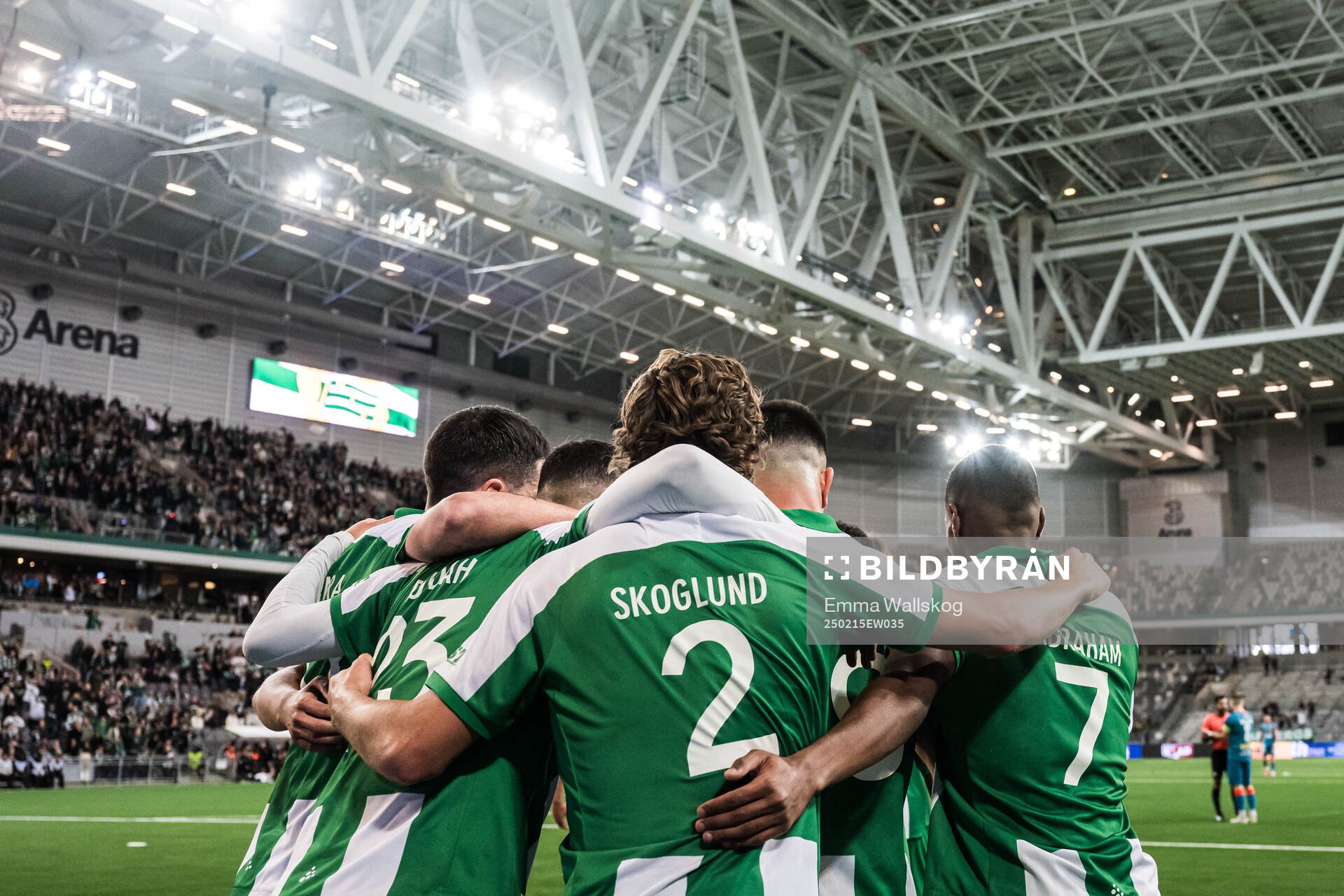 Hammarbys Paulos Abraham jublar med lagkamrater