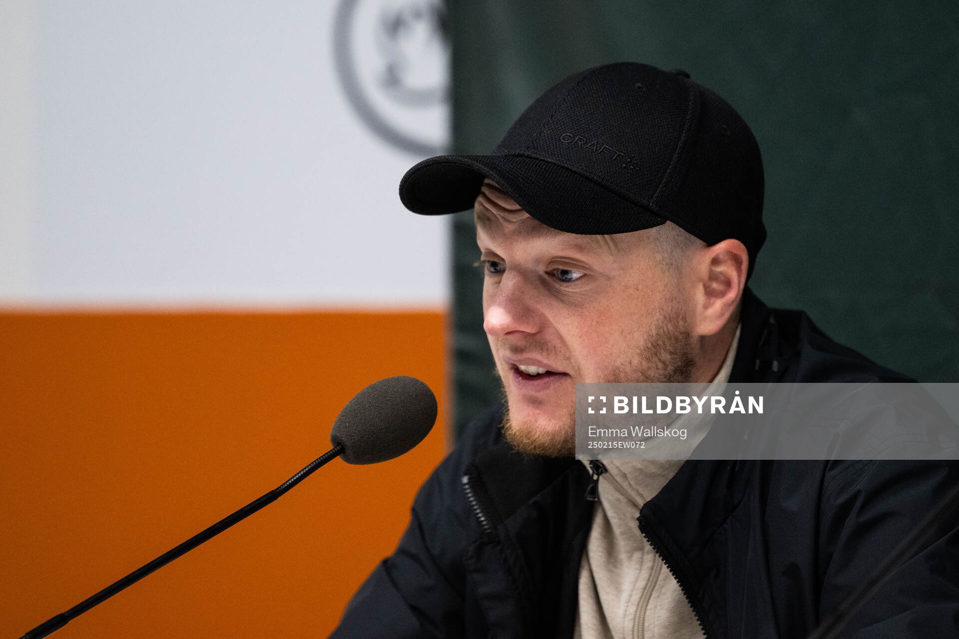 Hammarbys tränare Kim Hellberg under presskonferensen efter fotbollsmatchen i Svenska Cupen mellan Hammarby och Varberg den 15 februari 2025 i Stockholm. 