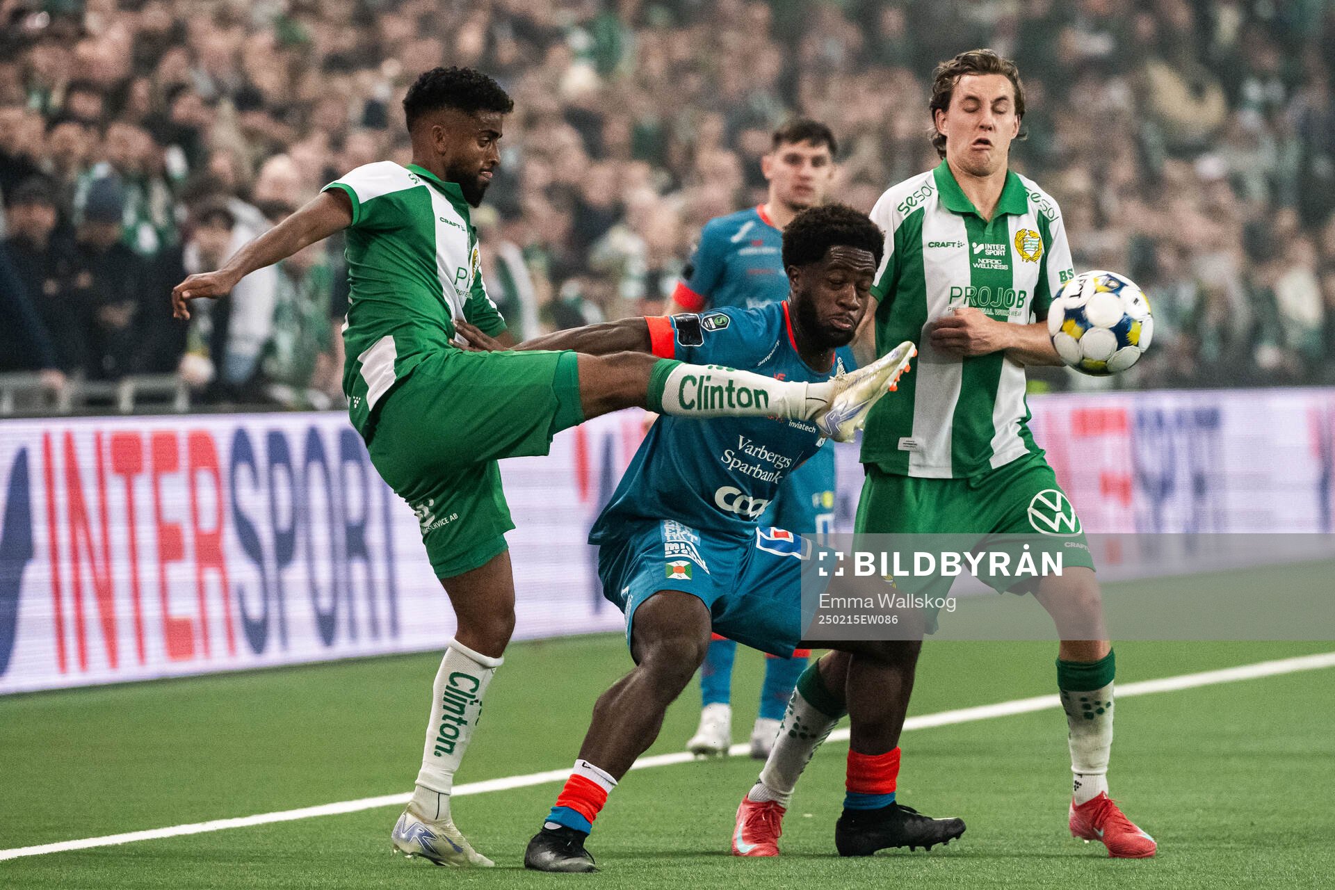 Hammarbys Tesfaldet Tekie och Hampus Skoglund mot Varbergs