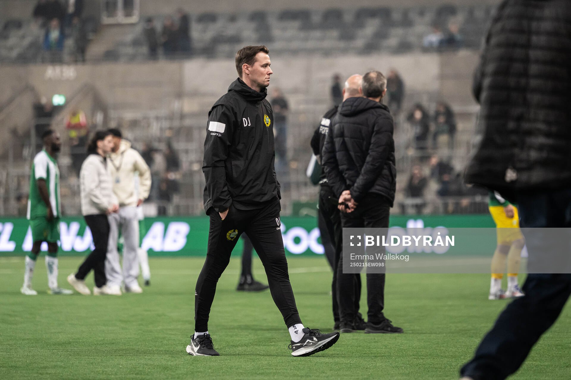 Hammarbys assisterande tränare Douglas Jakobsen deppar