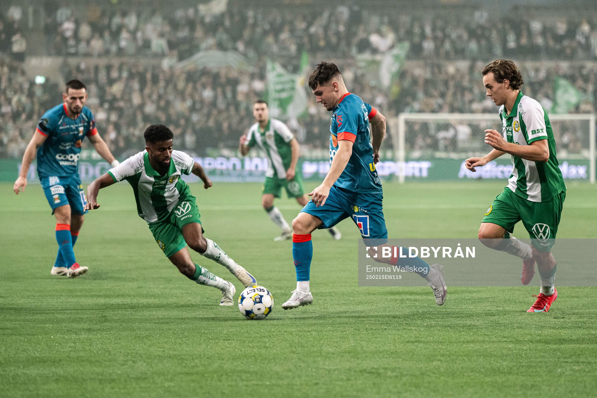Hammarbys Tesfaldet Tekie och Hampus Skoglund mot Varbergs