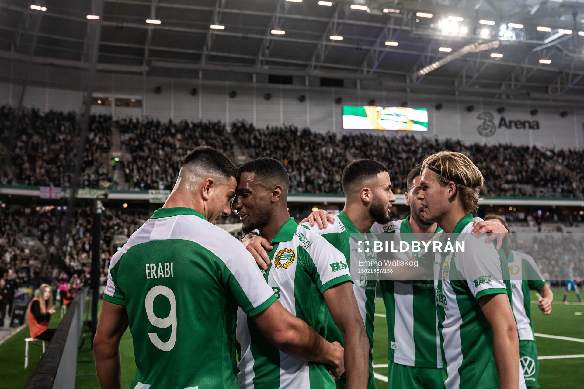 Hammarbys Paulos Abraham jublar med Jusef Erabi