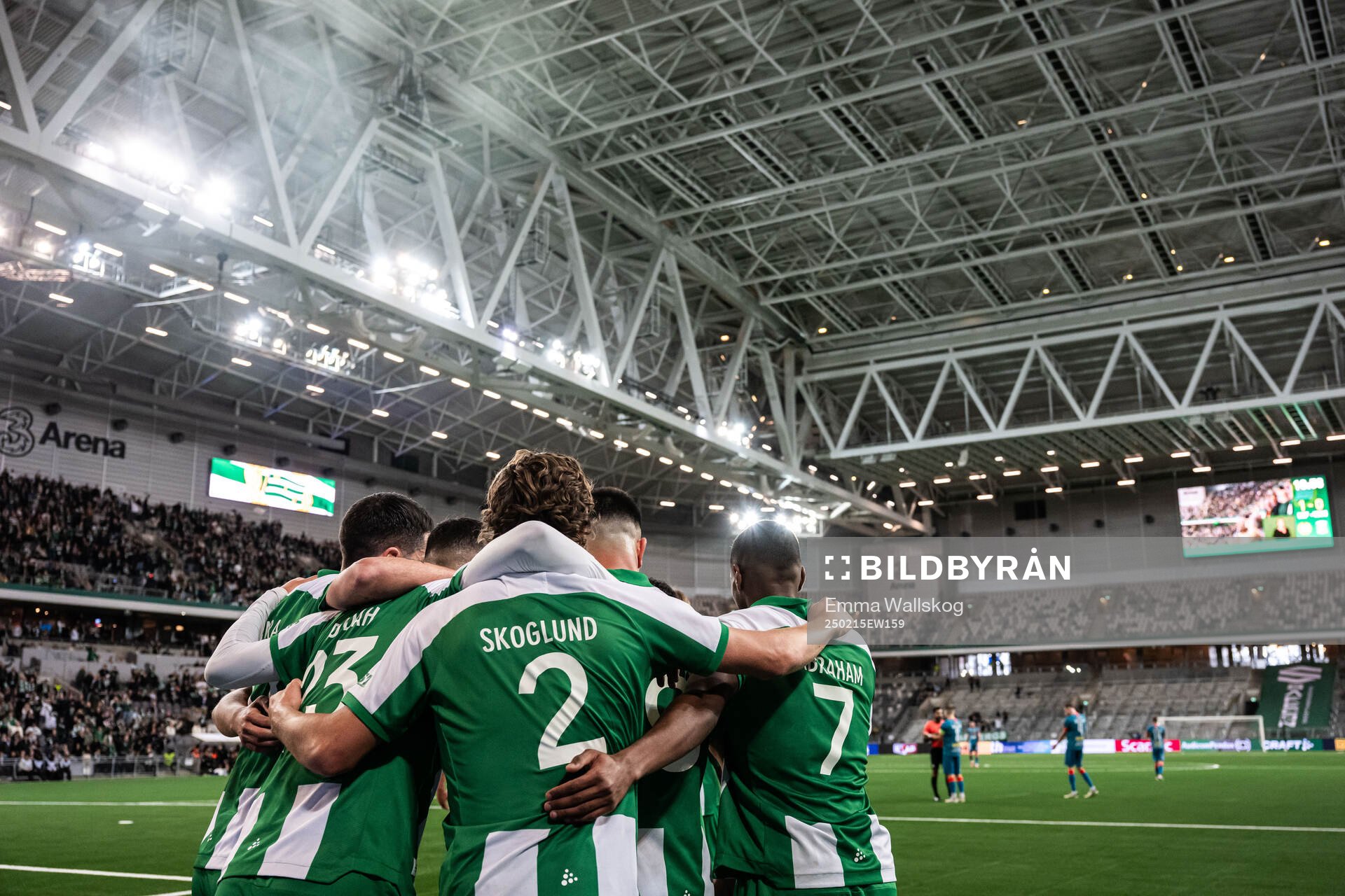 Hammarbys Paulos Abraham jublar med lagkamrater
