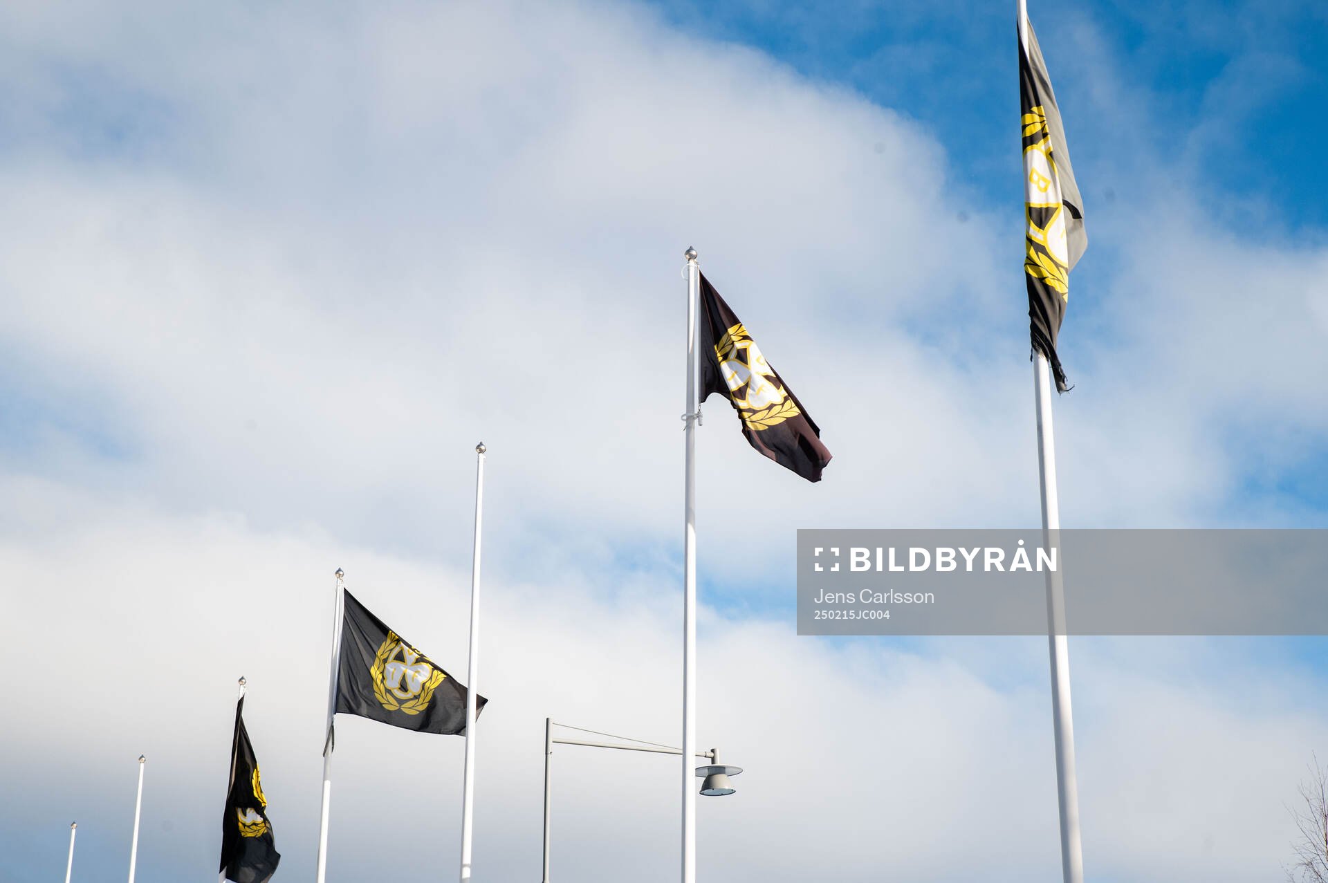 Flaggor med Brynäs logotyp