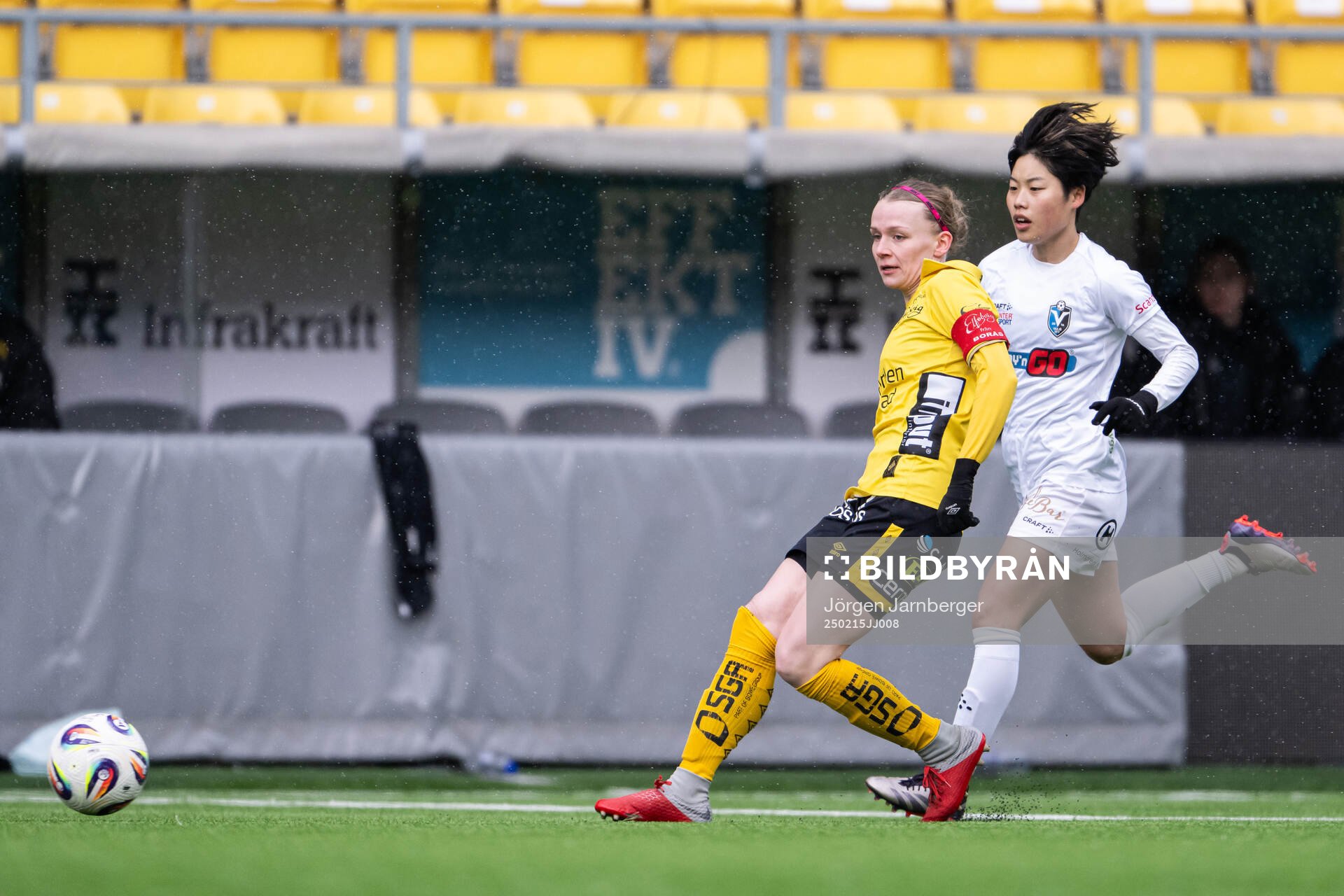 Elfsborgs Leann Nyström och Växjö DFFs Miho Kamogawa