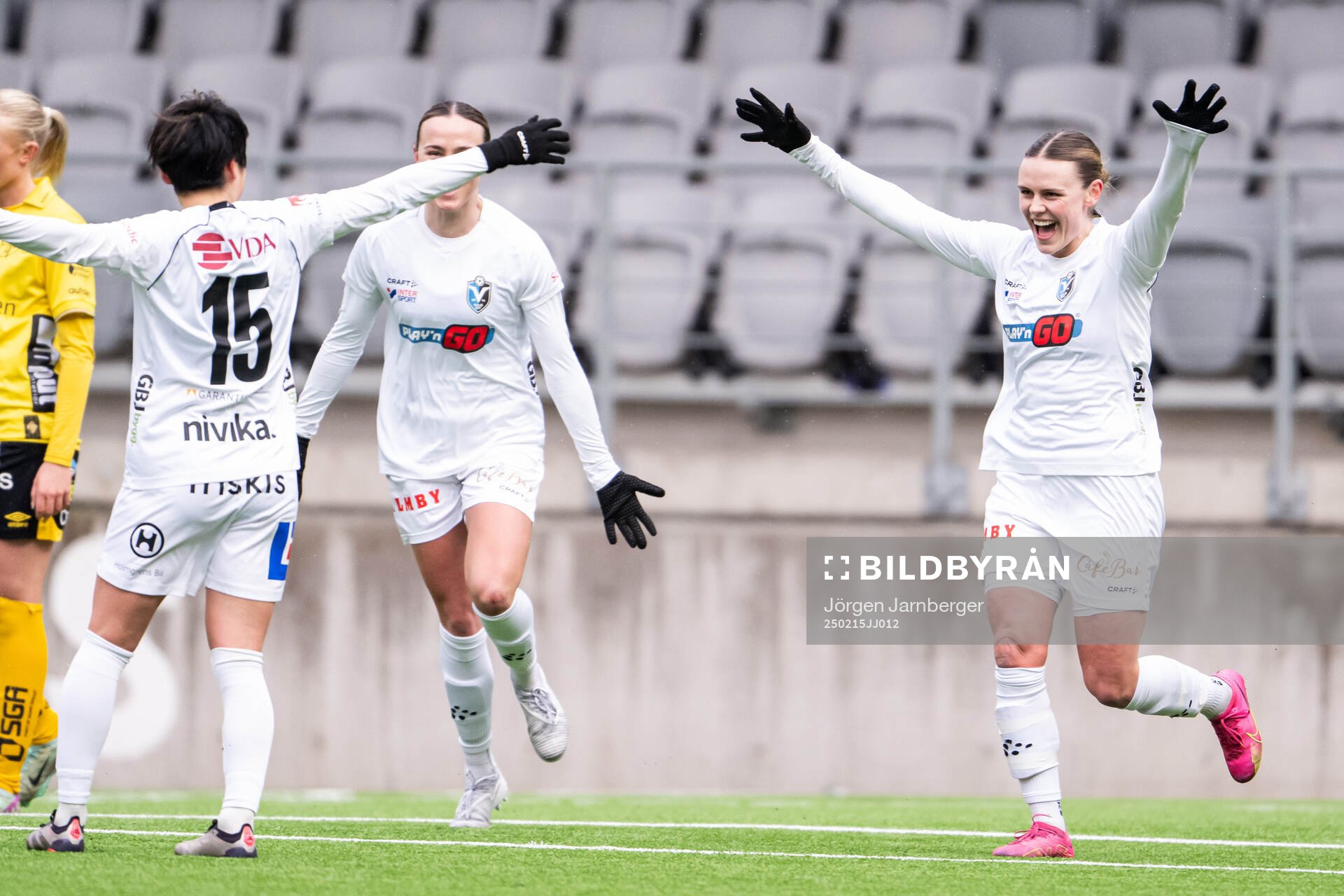 Växjö DFFs spelare jublar