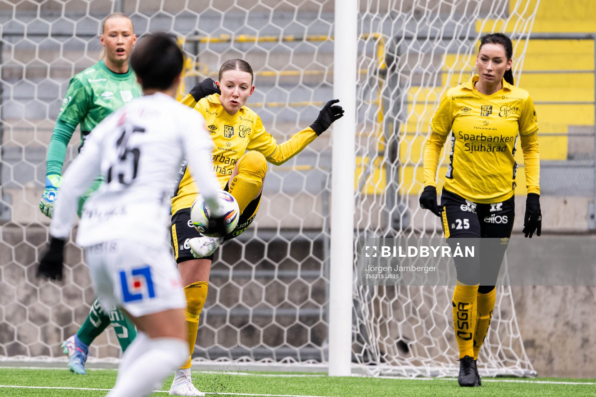 Elfsborgs Hanna Gunnarsson under träningsmatchen i fotboll mellan Elfsborg och Växjö DFF den 15 februari 2025 i Borås. 