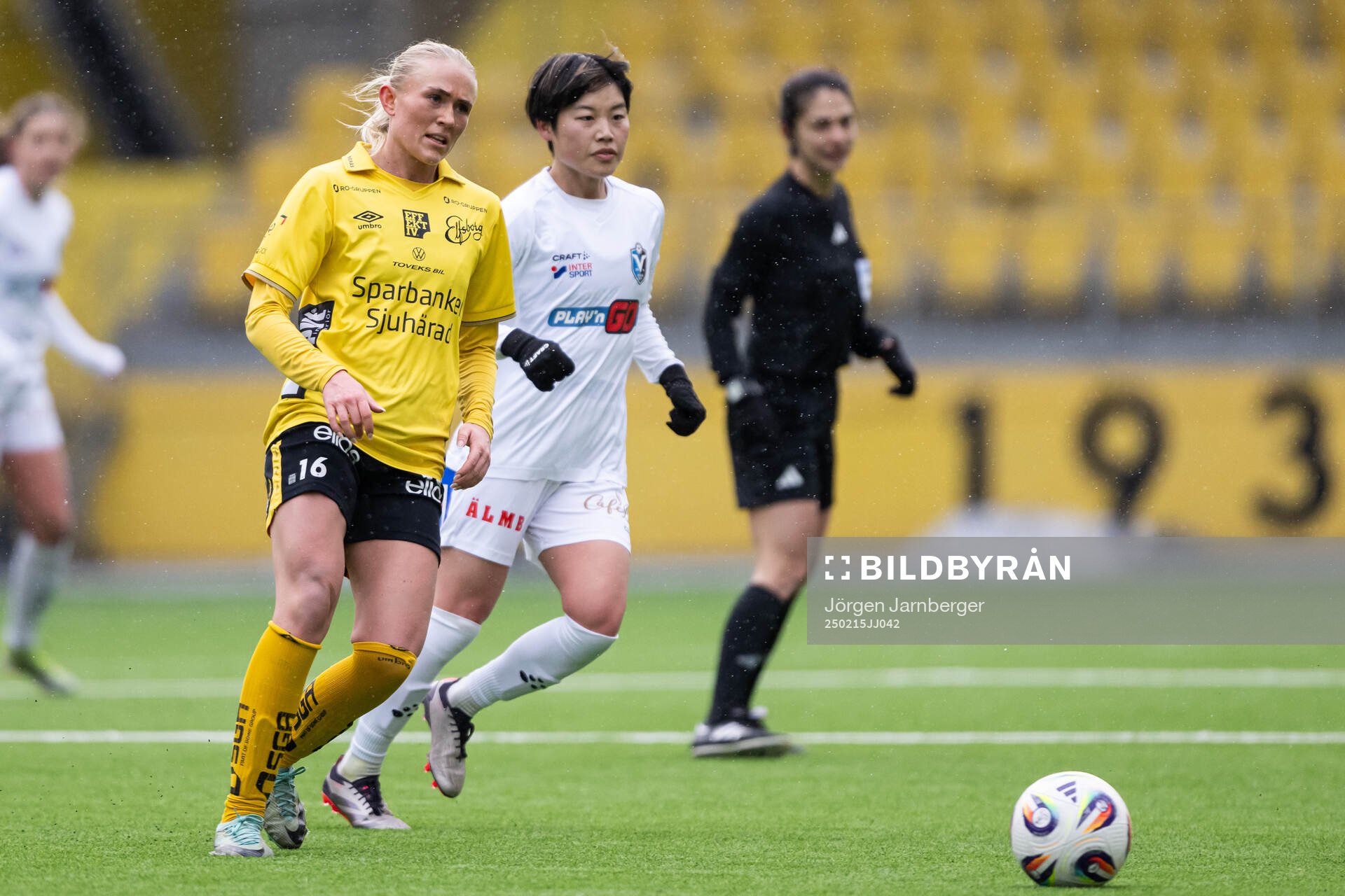 Elfsborgs Emilia Bengtsson och Växjö DFFs Suzu Amano