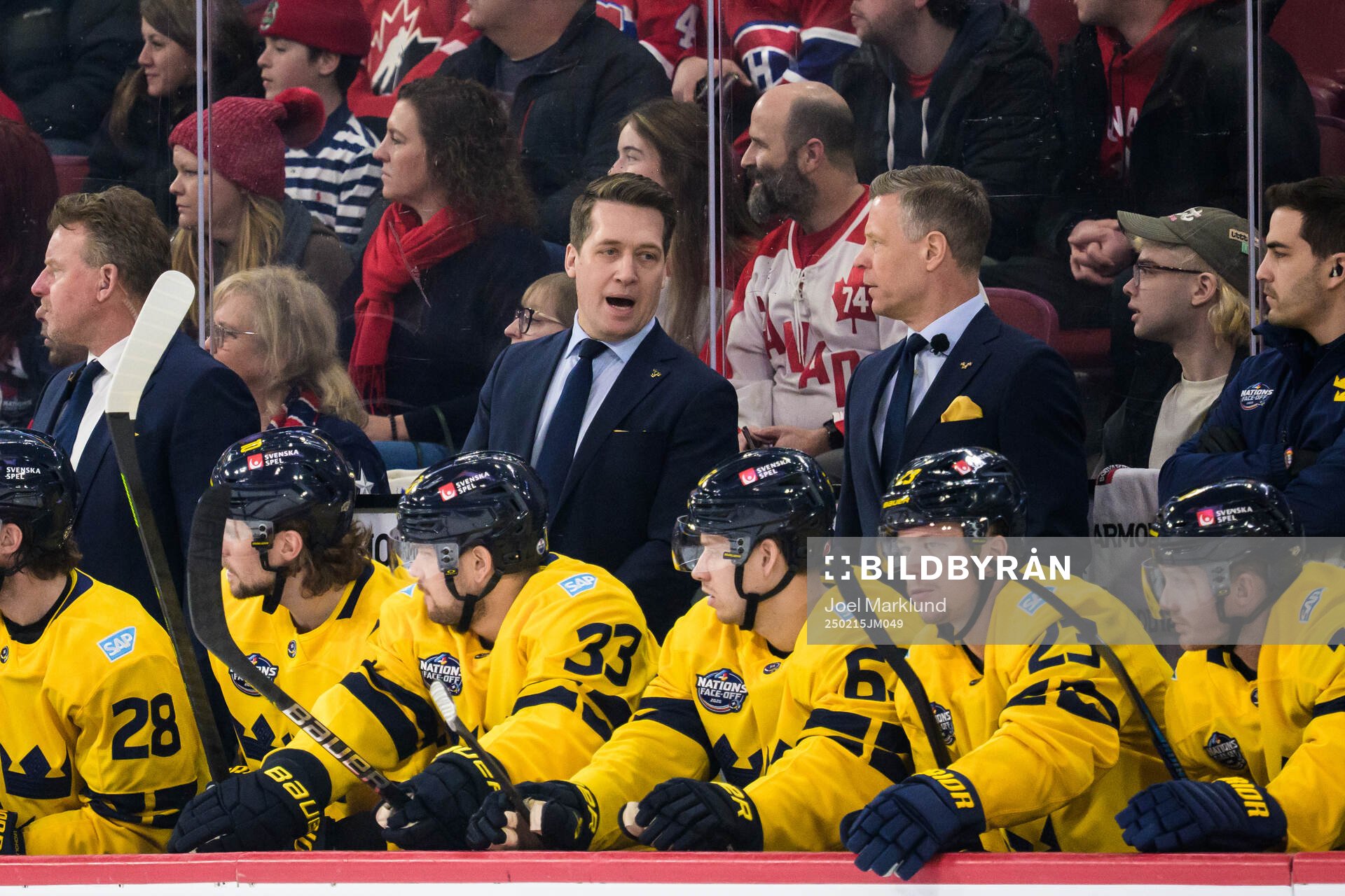 Assistant coach Daniel Alfredsson, head coach Sam Hallam