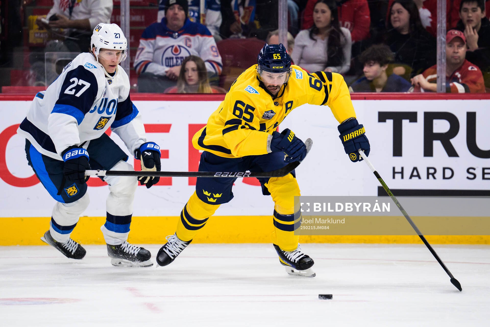 Eetu Luostarinen of Finland and Erik Karlsson of Sweden