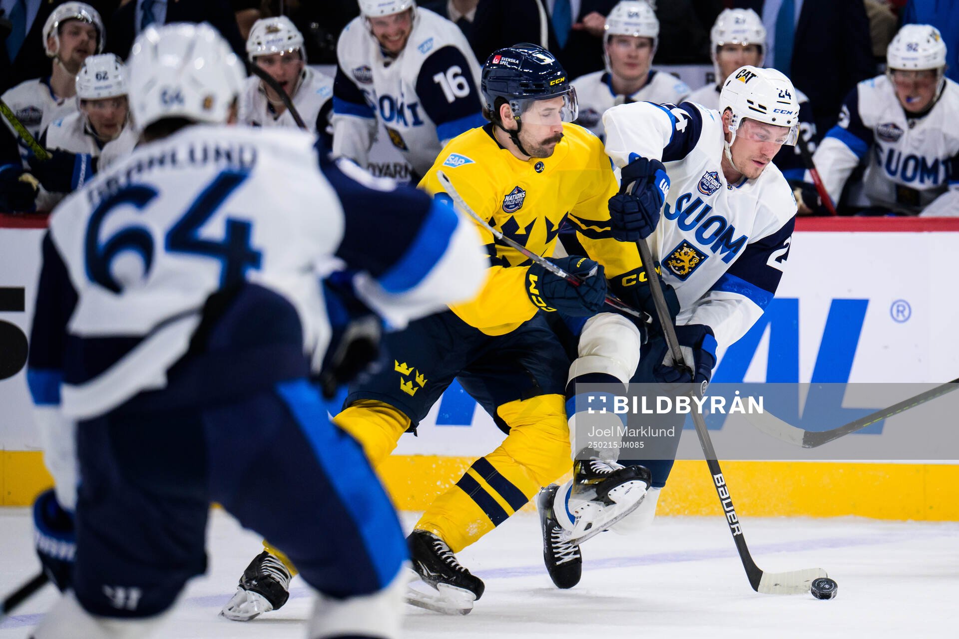 Filip Forsberg of Sweden and Roope Hintz of Finland