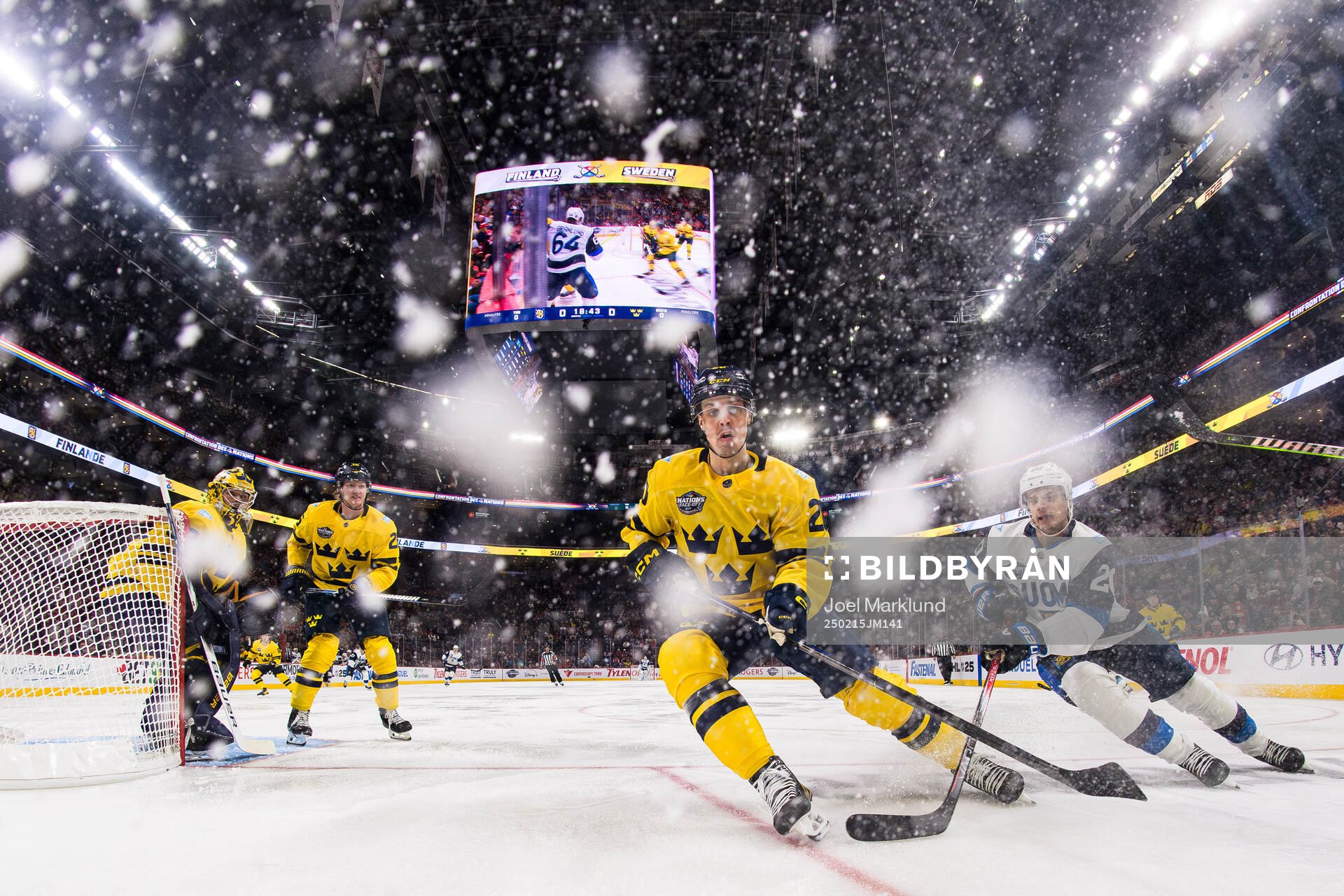 Goaltender Filip Gustavsson, Rasmus Dahlin, Joel Eriksson
