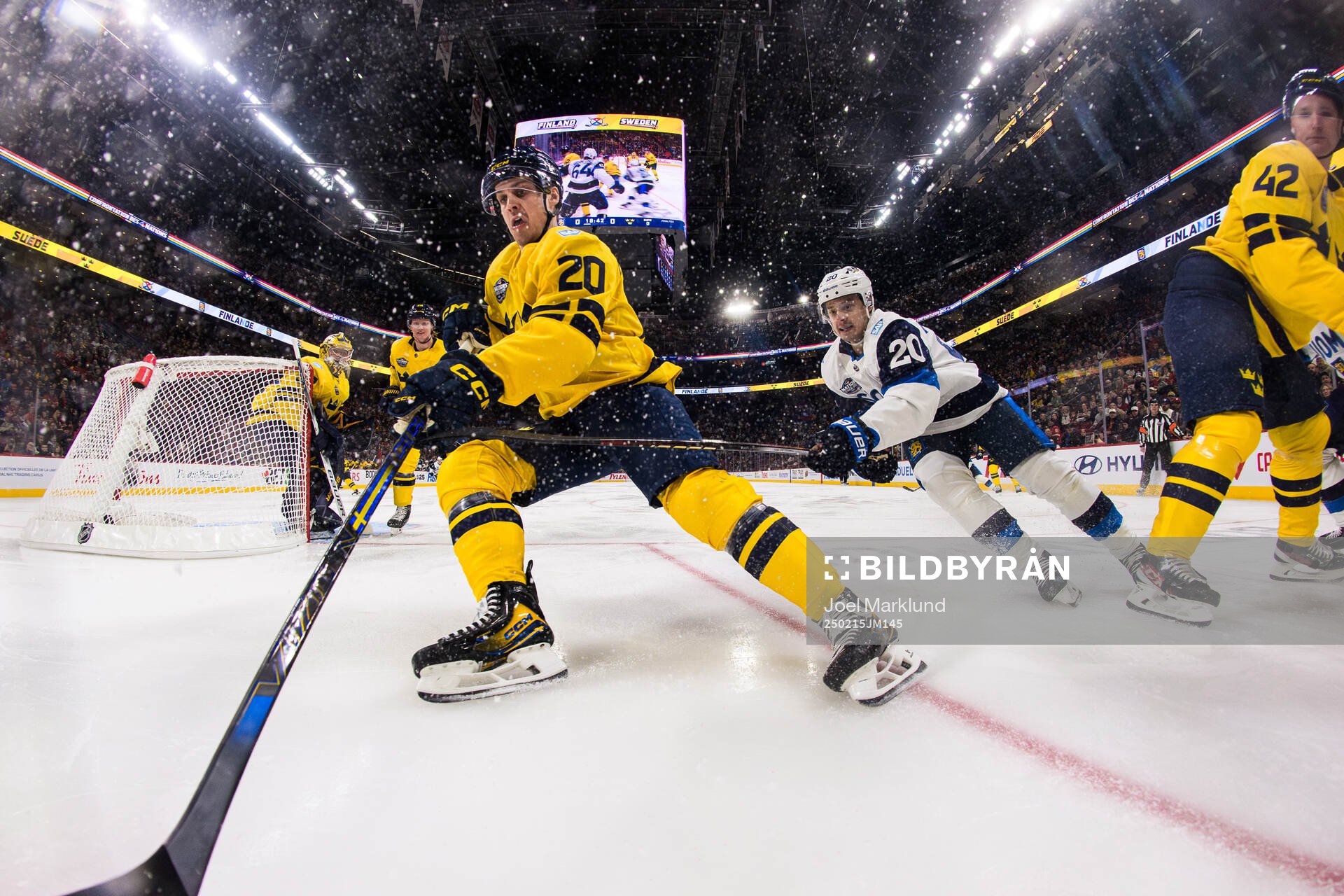 Goaltender Filip Gustavsson, Rasmus Dahlin, Joel Eriksson