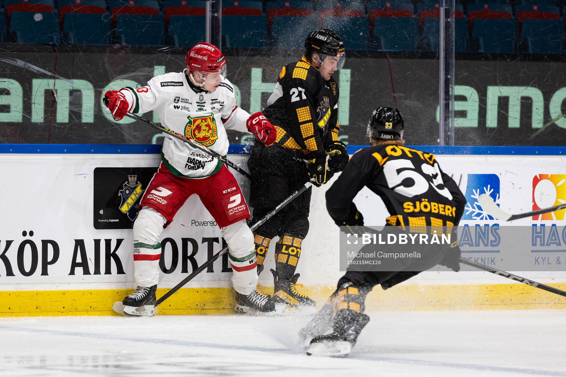 Moras Oskar Asplund och AIKs Christoffer Björk