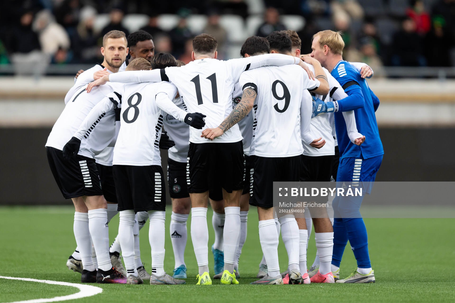 Örebros spelare samlade inför fotbollsmatchen i Svenska Cupen mellan GAIS och Örebro den 15 februari 2025 i Göteborg. 