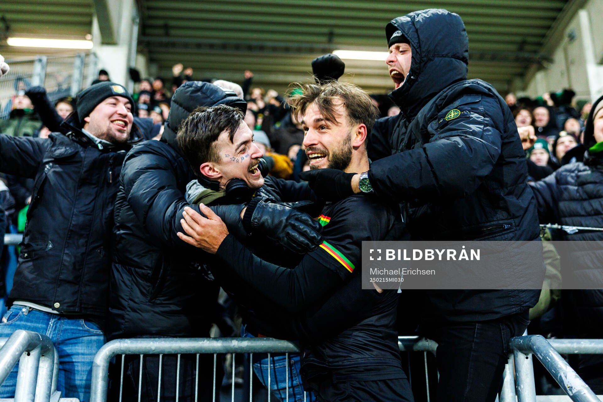 GAIS Edvin Becirovic jublar med supportrar