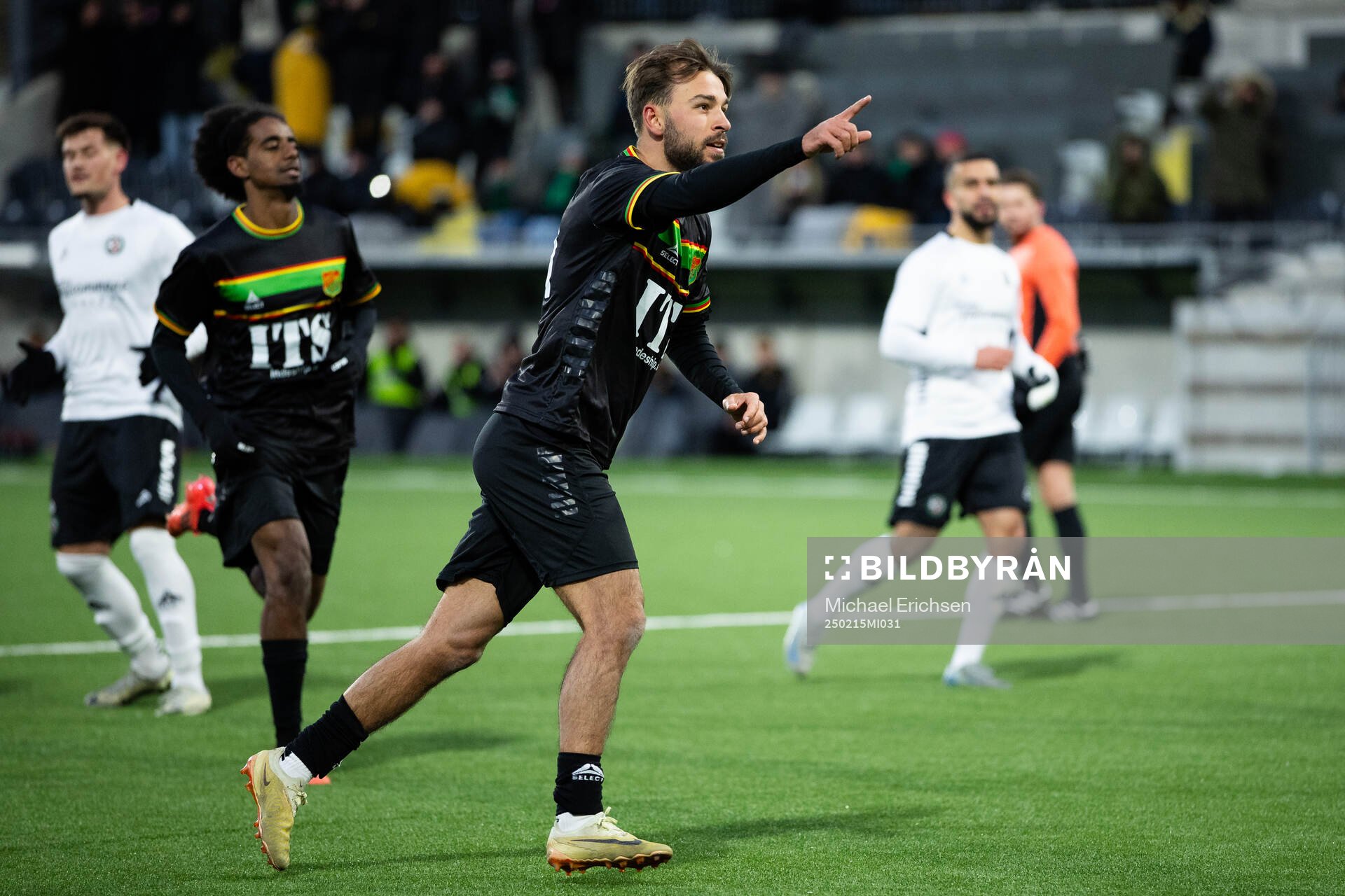 GAIS Edvin Becirovic jublar efter 4-1 på straff under fotbollsmatchen i Svenska Cupen mellan GAIS och Örebro den 15 februari 2025 i Göteborg. 