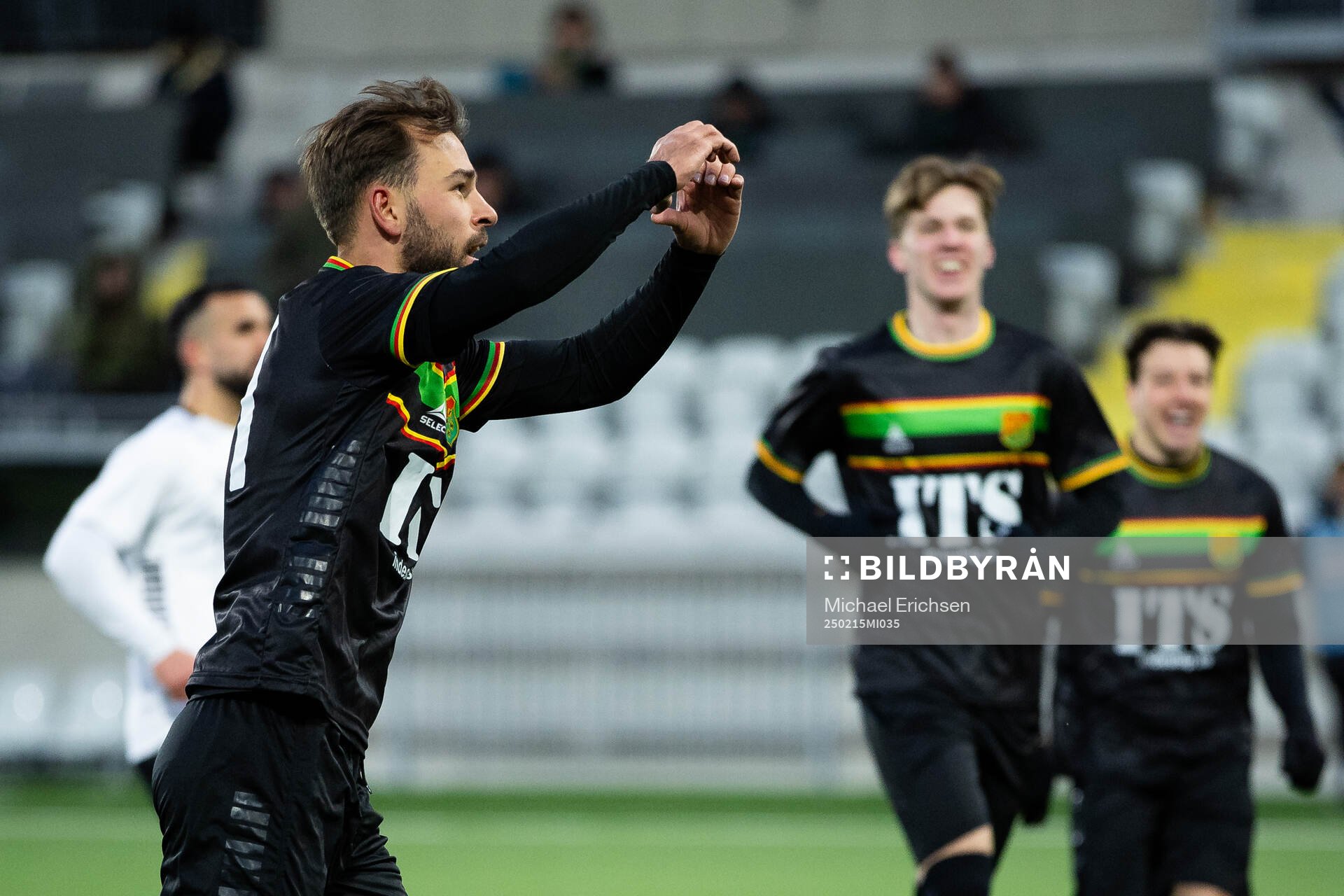 GAIS Edvin Becirovic jublar efter 4-1 på straff under fotbollsmatchen i Svenska Cupen mellan GAIS och Örebro den 15 februari 2025 i Göteborg.