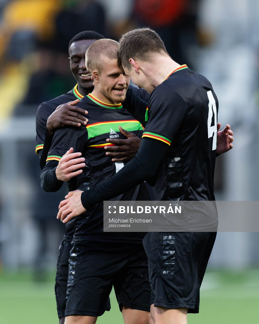 GAIS Kevin Holmén jublar ihop med Ibrahim Yalatif Diabate