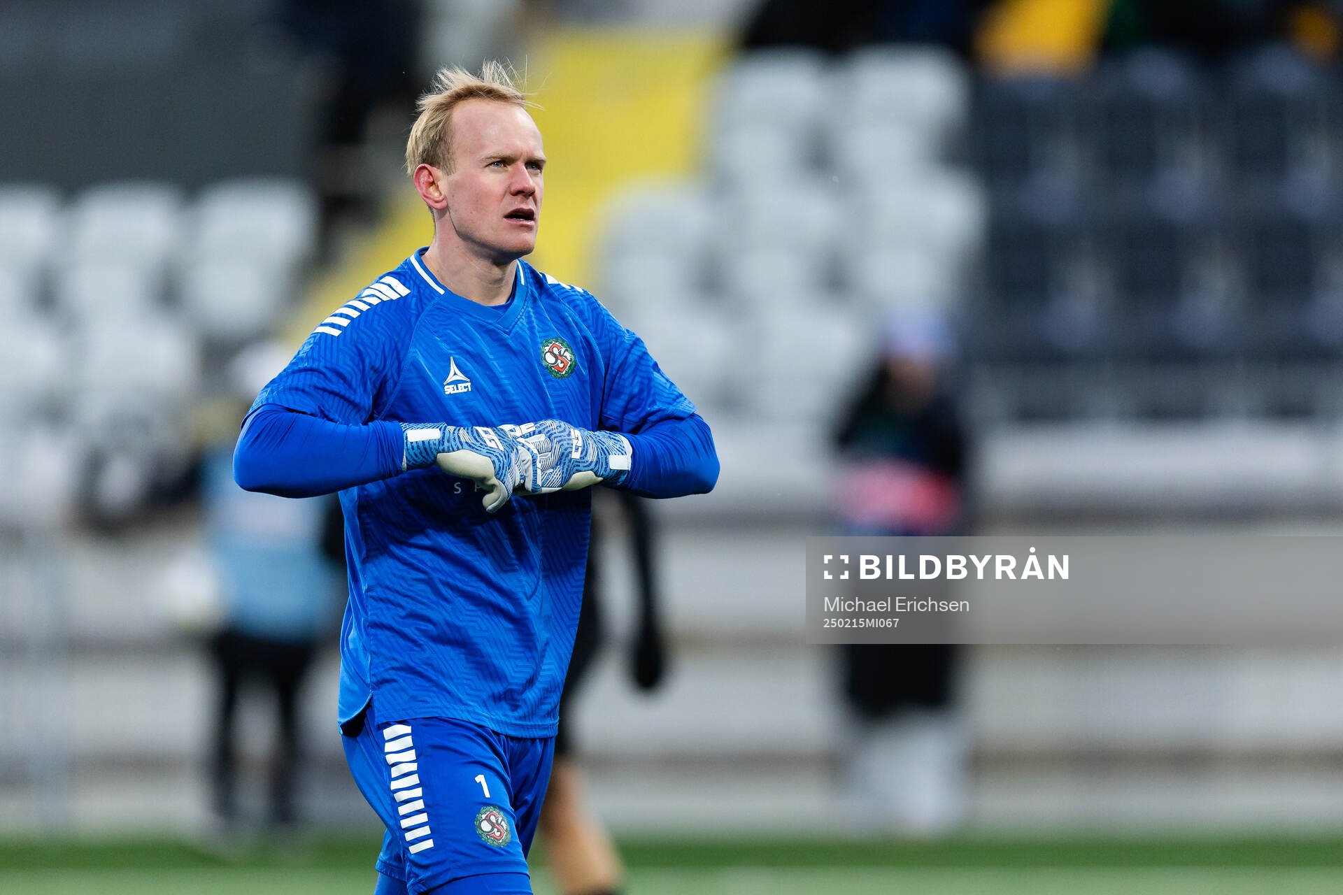 Örebros målvakt Malte Påhlsson deppar och lämnar planen