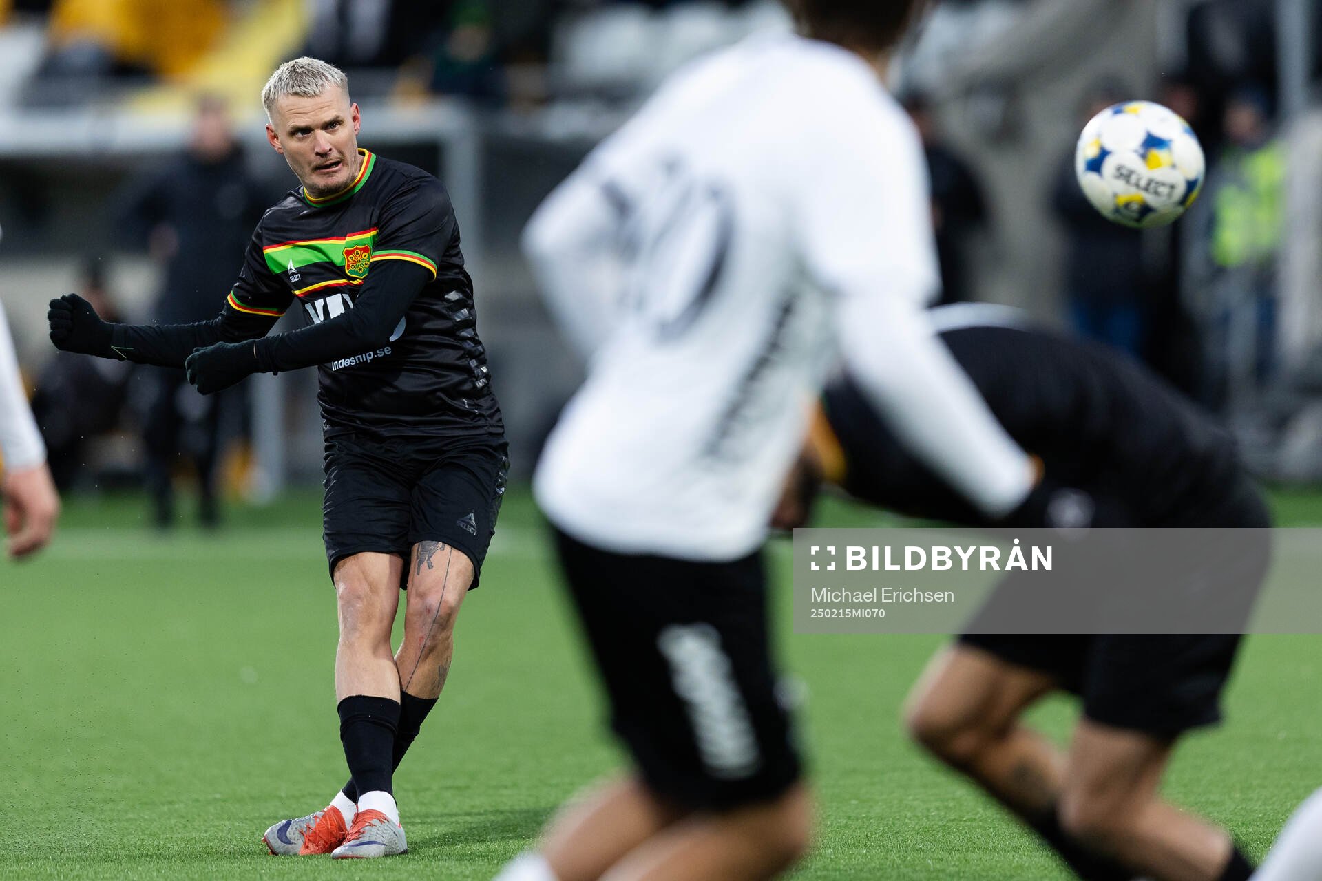 GAIS Jonas Lindberg skjuter en frispark