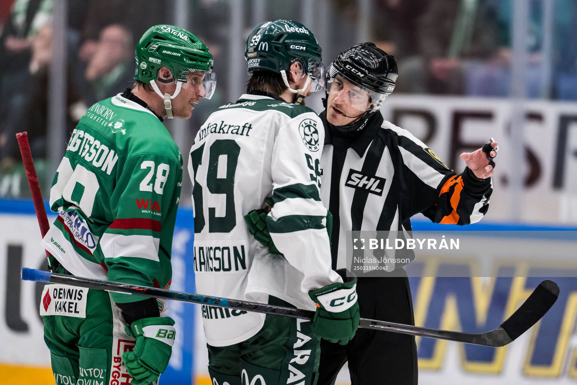 Rögles Anton Bengtsson och Färjestads Linus Johansson i