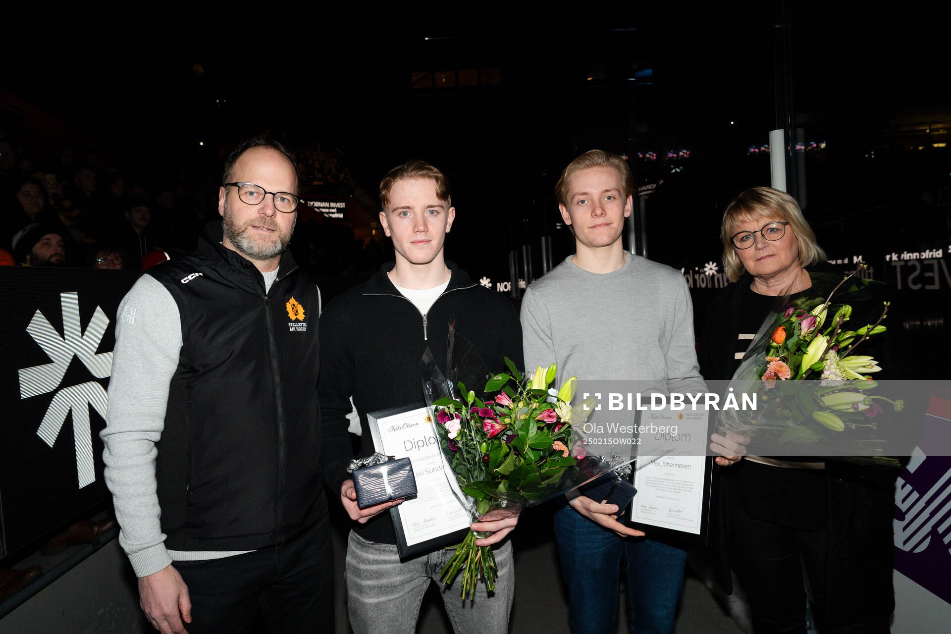 Årets J-20 spelare Leo Sundqvist och J-18 spelare Max