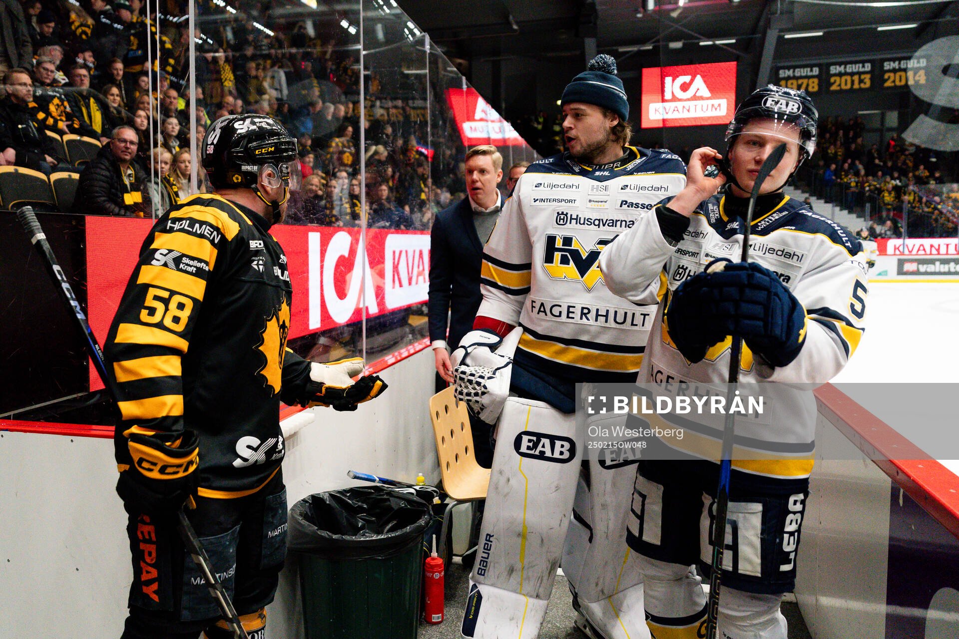 Skellefteås Oskar Nilsson och HV71s tränare Anton