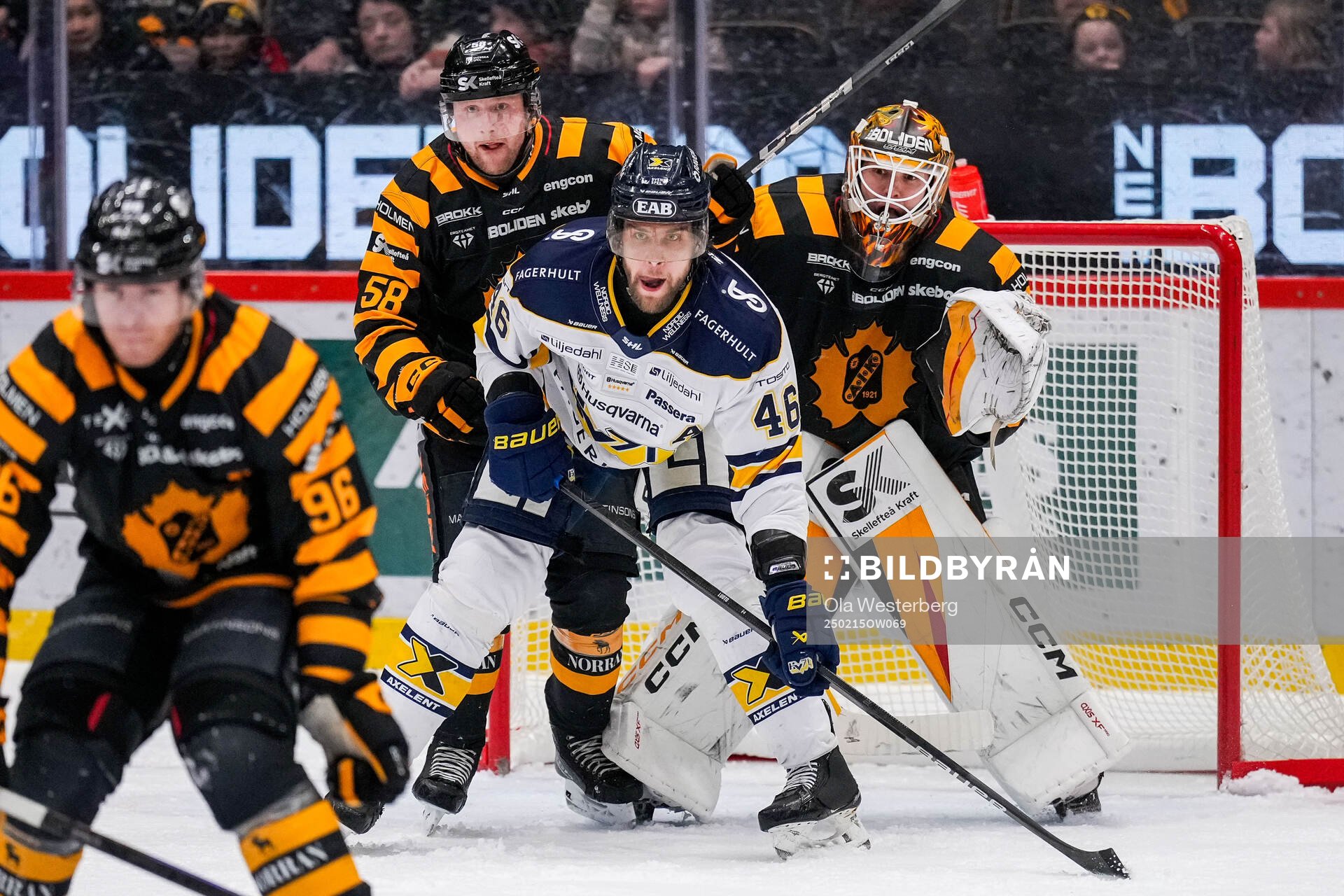HV71s Joona Luoto och Skellefteås Oskar Nilsson och