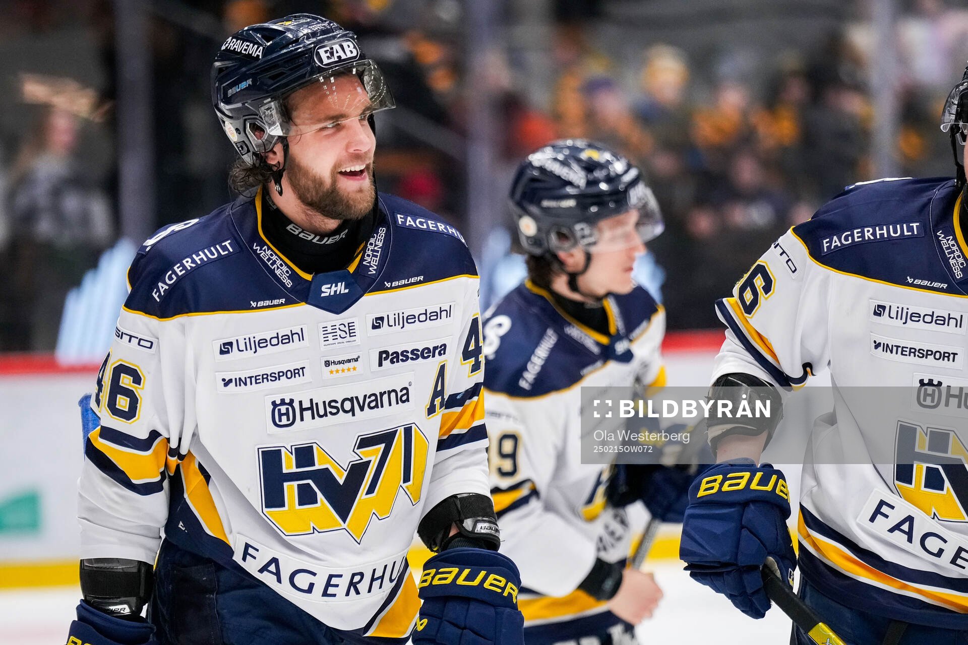 HV71s Joona Luoto jublar