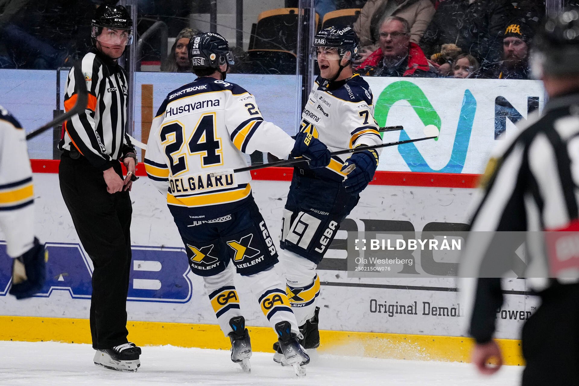 HV71s Oscar Fisker Molgaard och Radan Lenc jublar