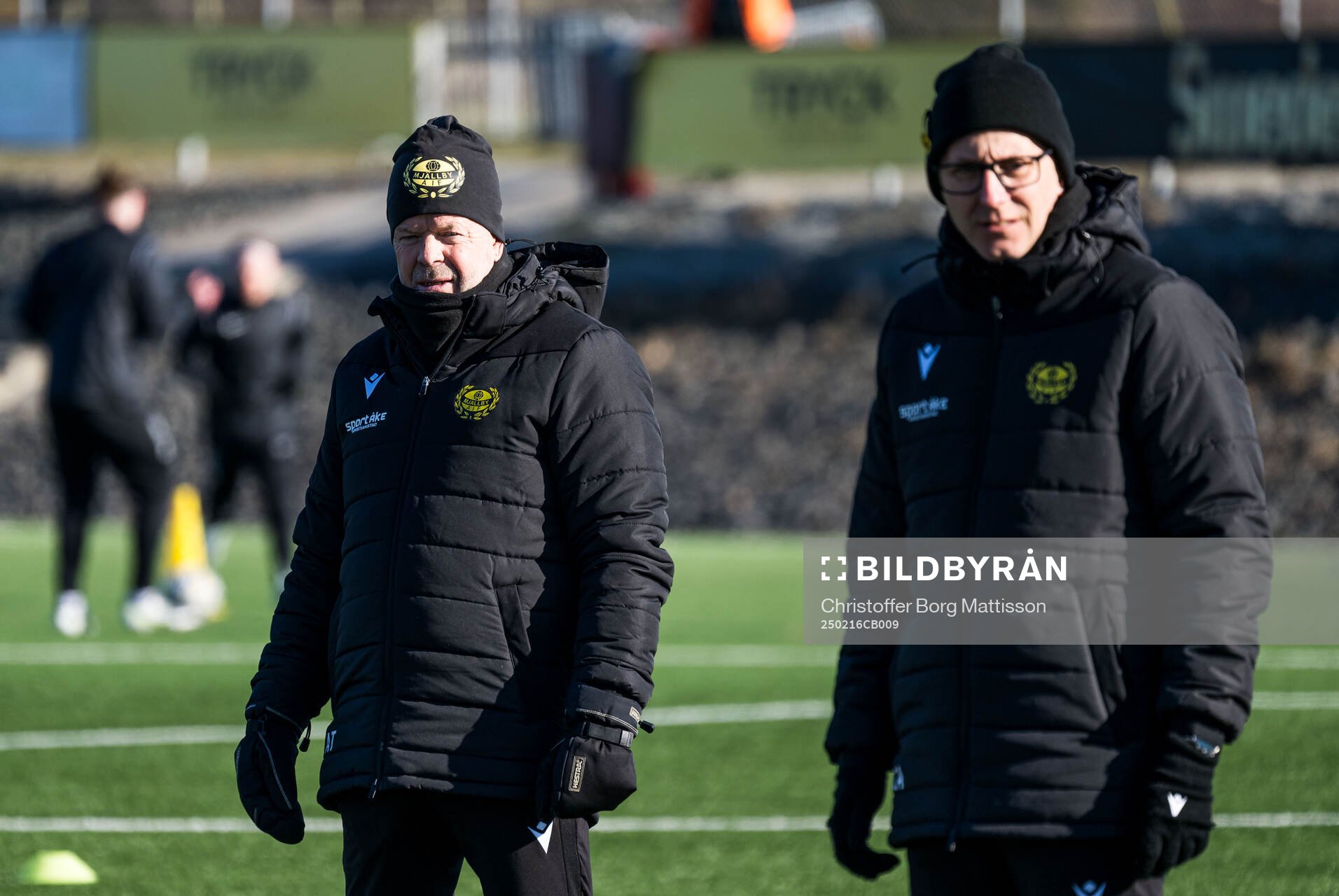 Mjällbys tränare Anders Torstensson och assisterande