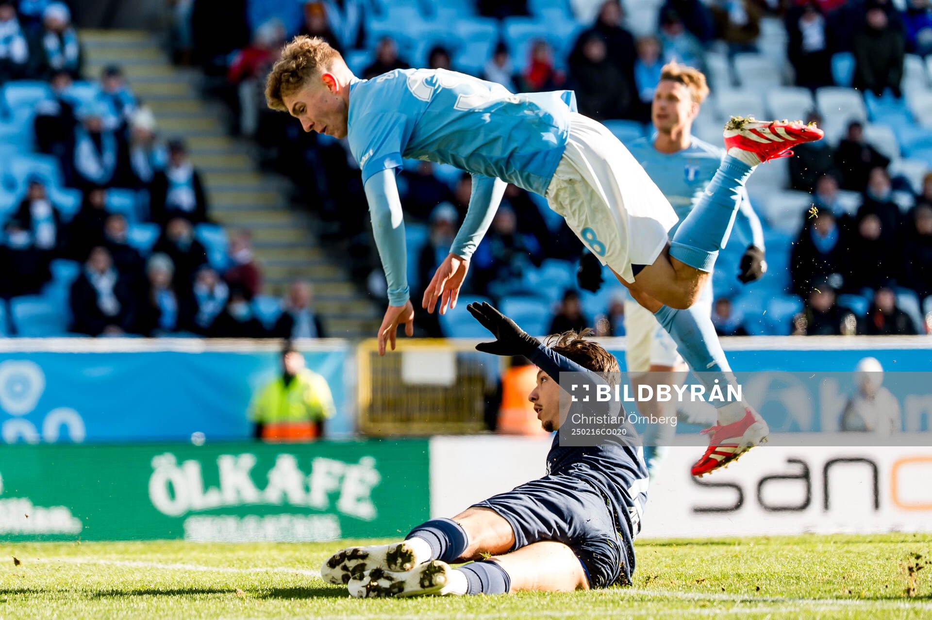 Malmö FFs Hugo Bolin och Utsiktens Kevin Rodeblad Lowe